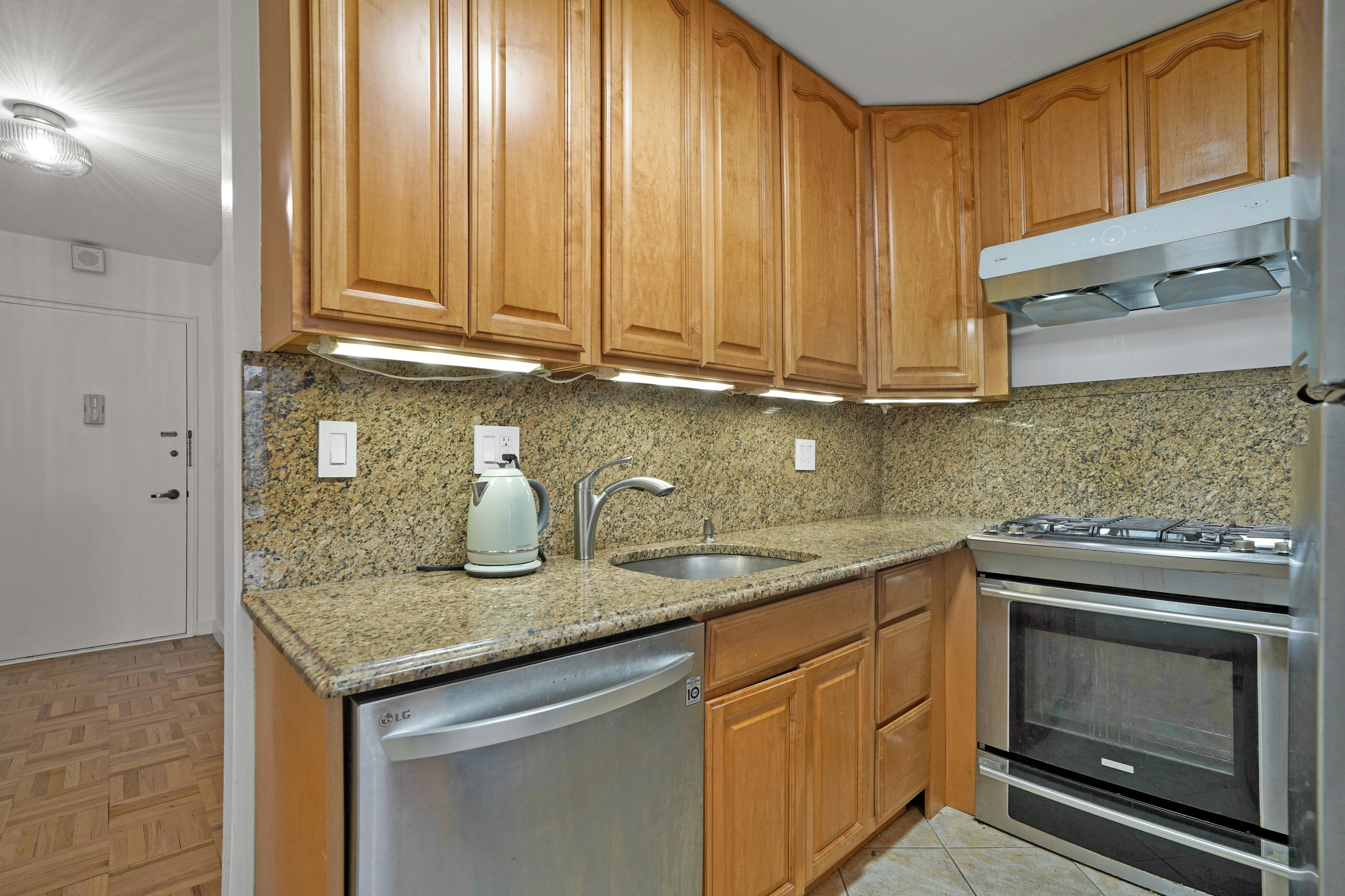 2000 Linwood Avenue 9U 