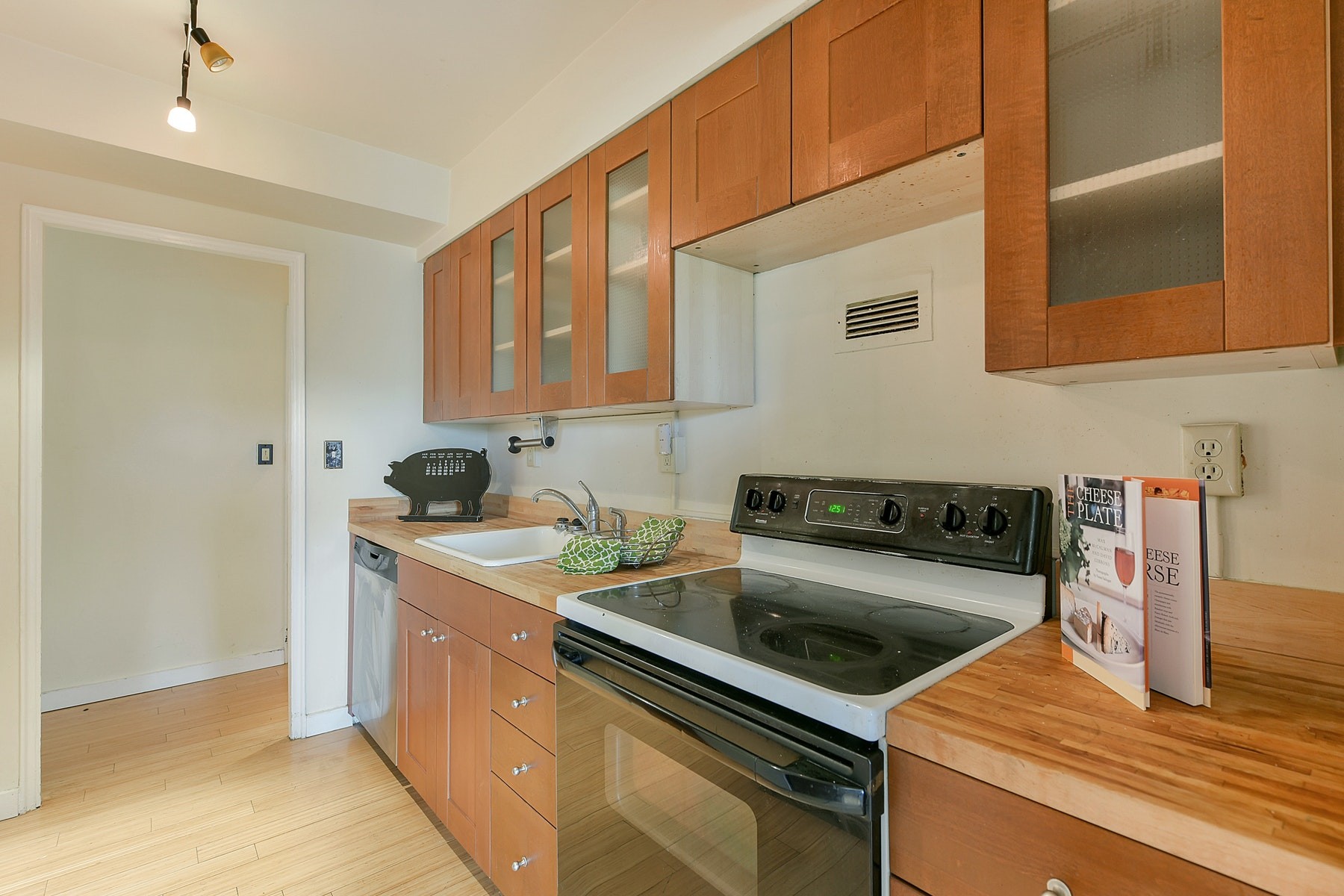377 S. Harrison Street, #7H 