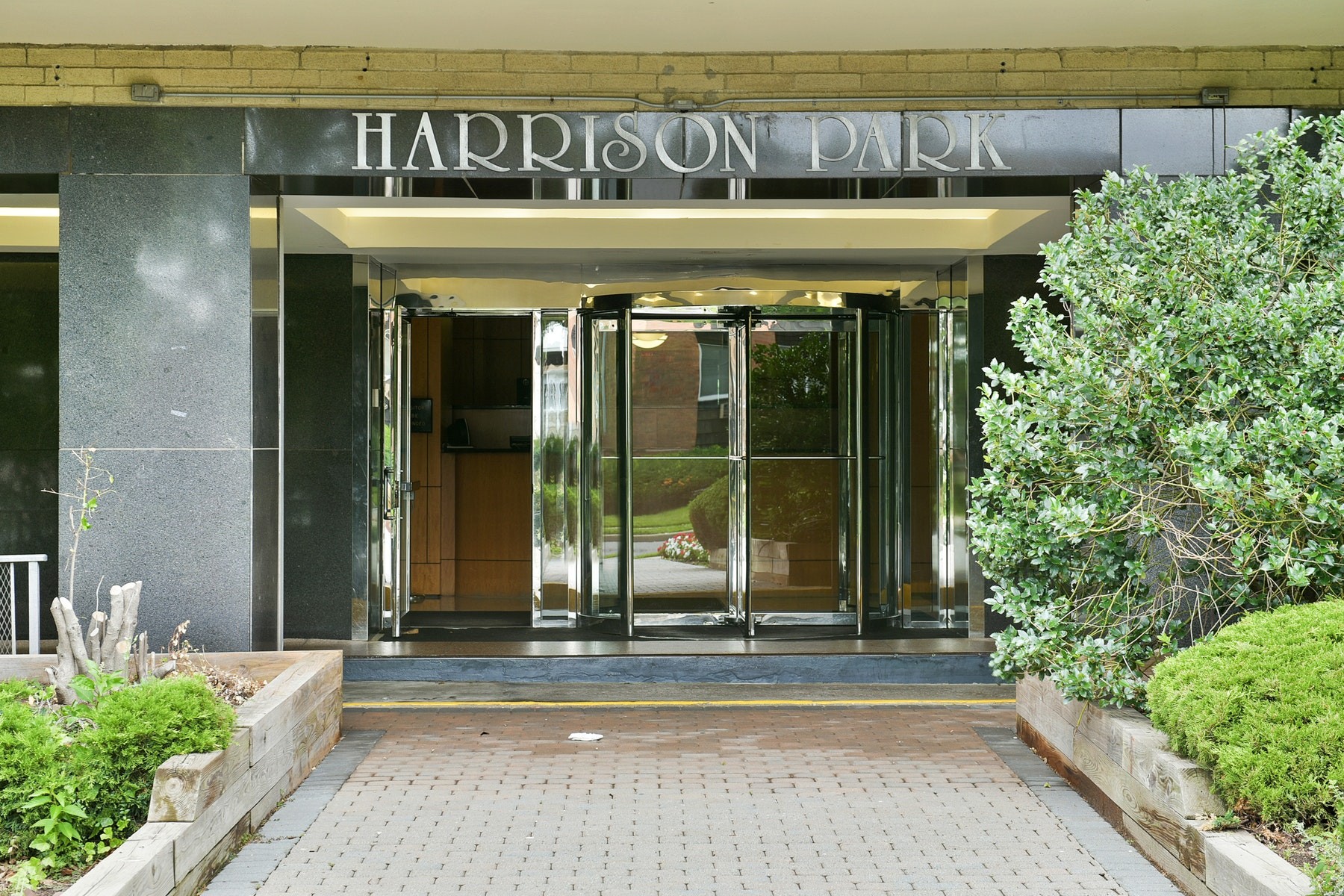 377 S. Harrison Street, #7H 