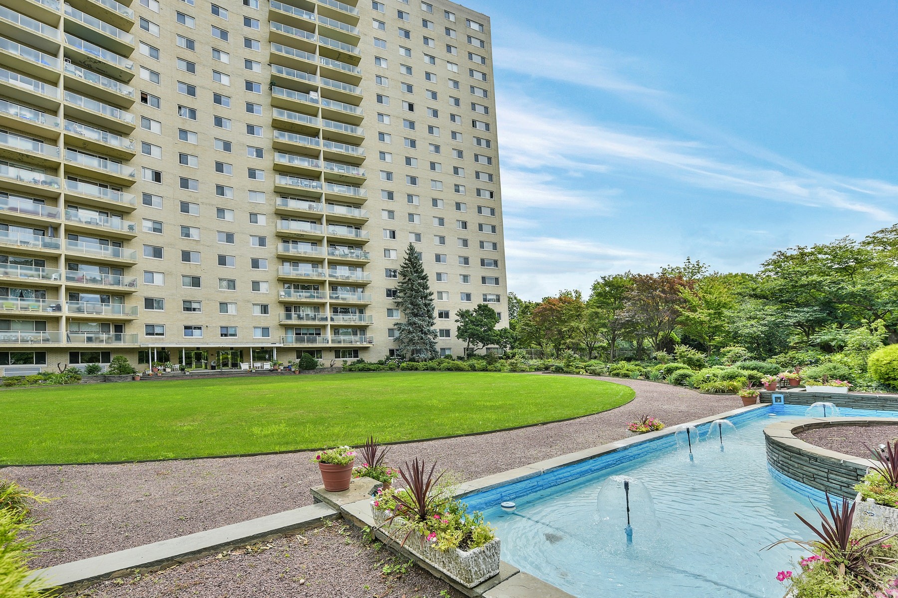377 S. Harrison Street, #7H 
