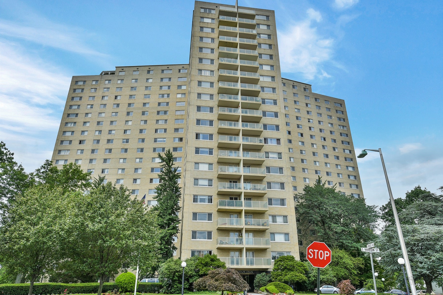 377 S. Harrison Street, #7H 