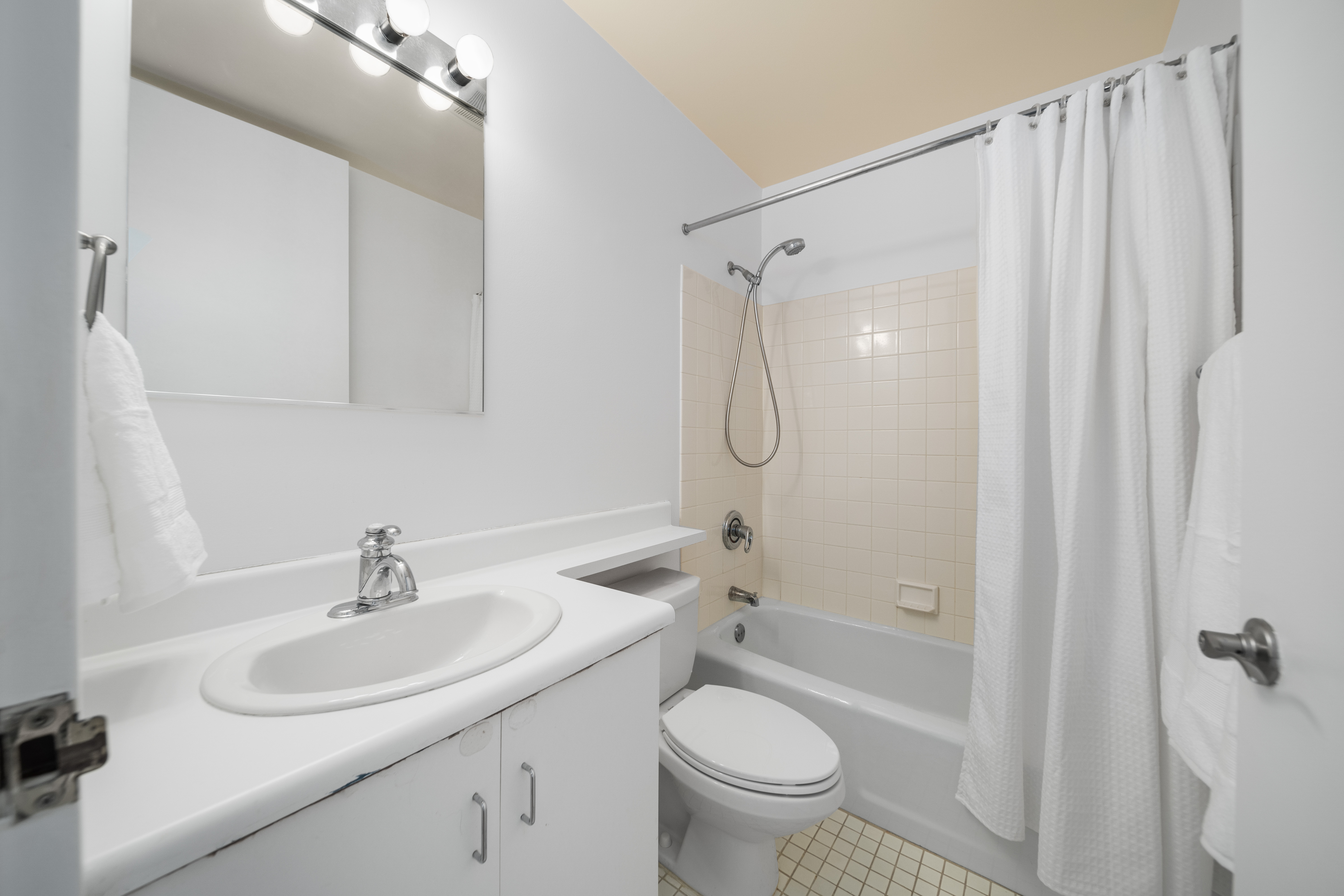 100 Carlyle Drive, #16ES 