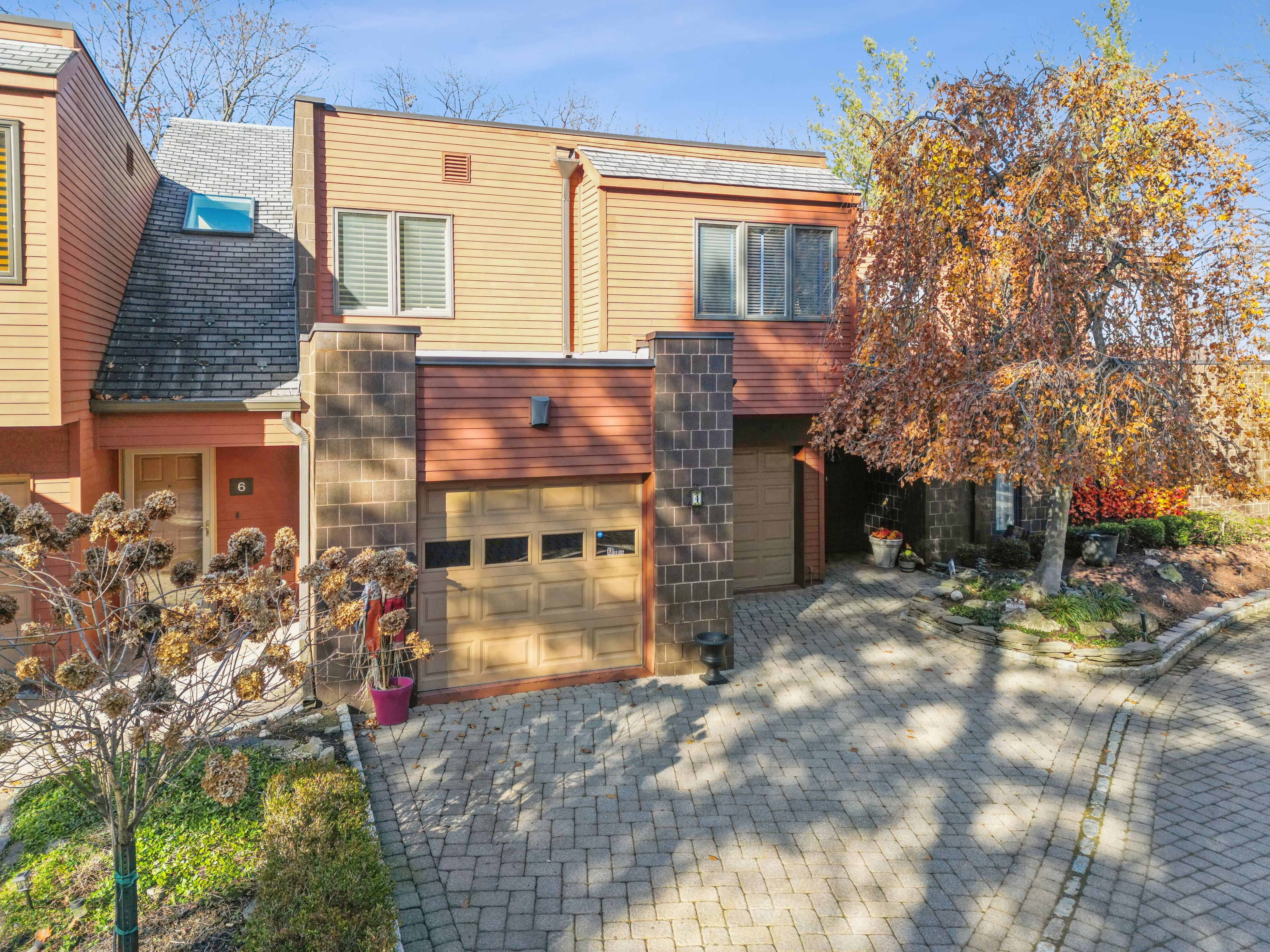 4 Hidden Ledge Road 