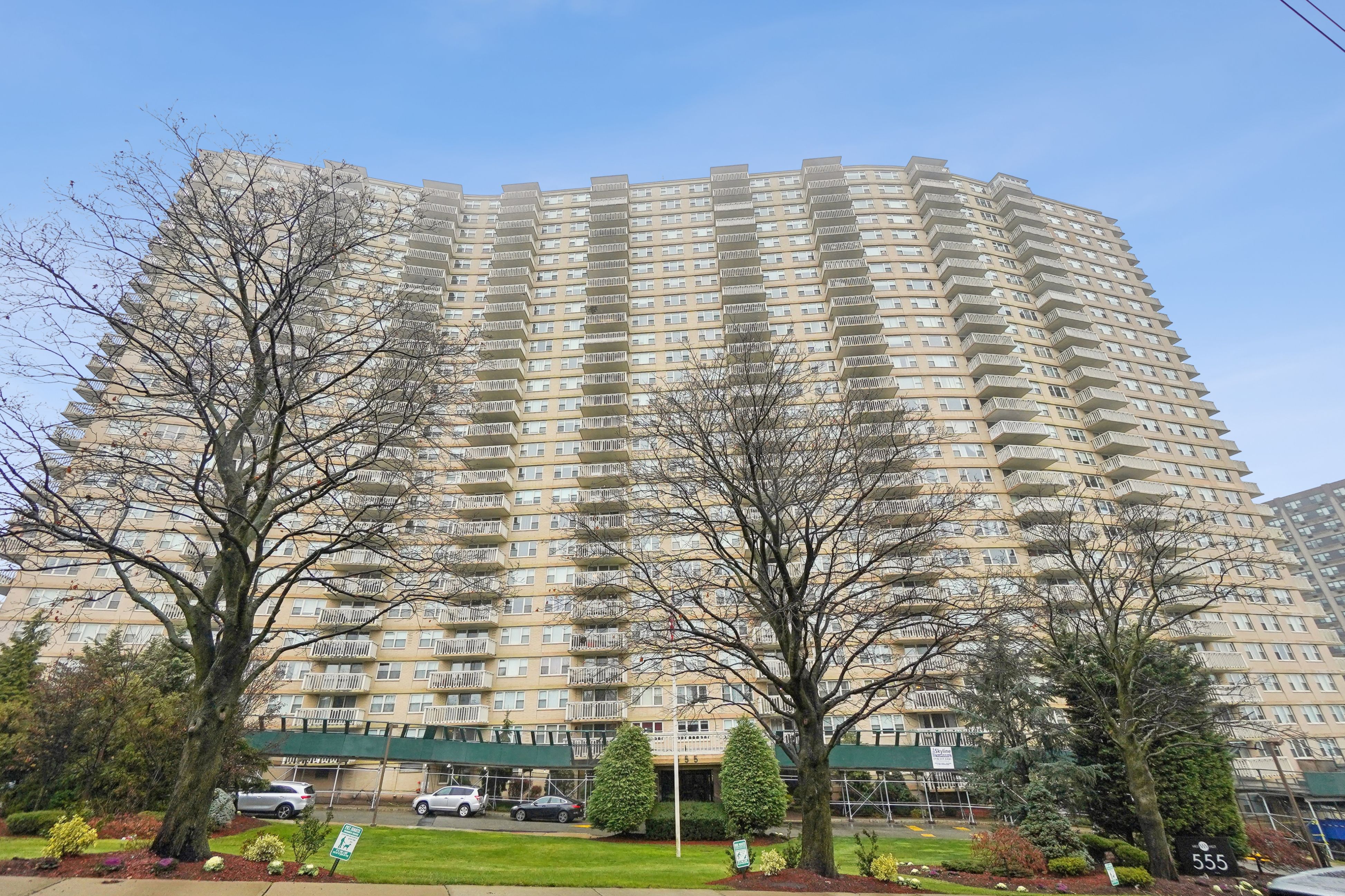 555 North Avenue 3J 
