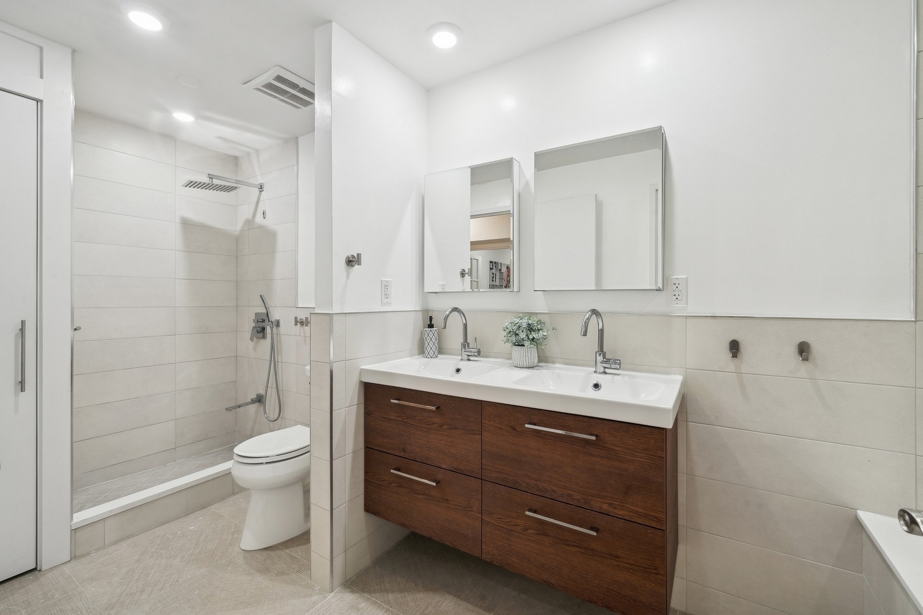 518 Gregory Ave Unit# A220