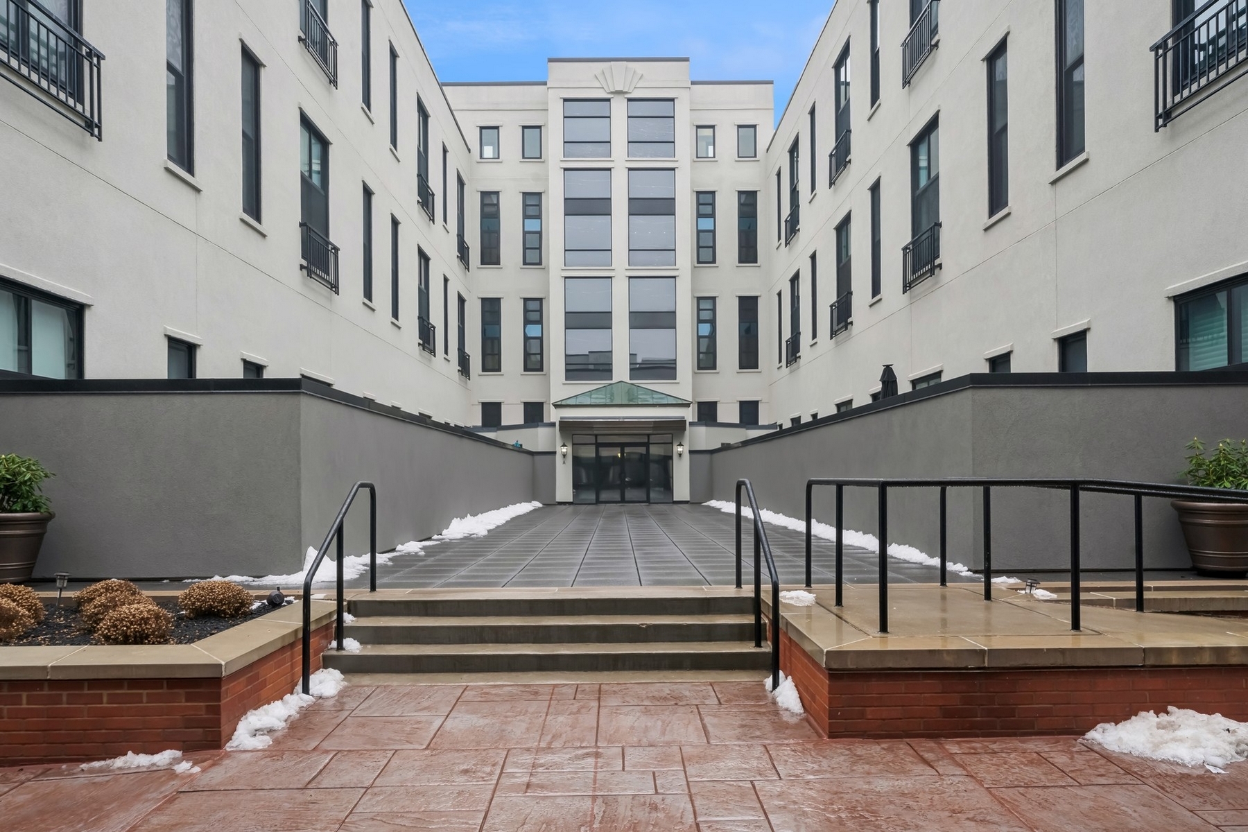 518 Gregory Ave Unit# A220