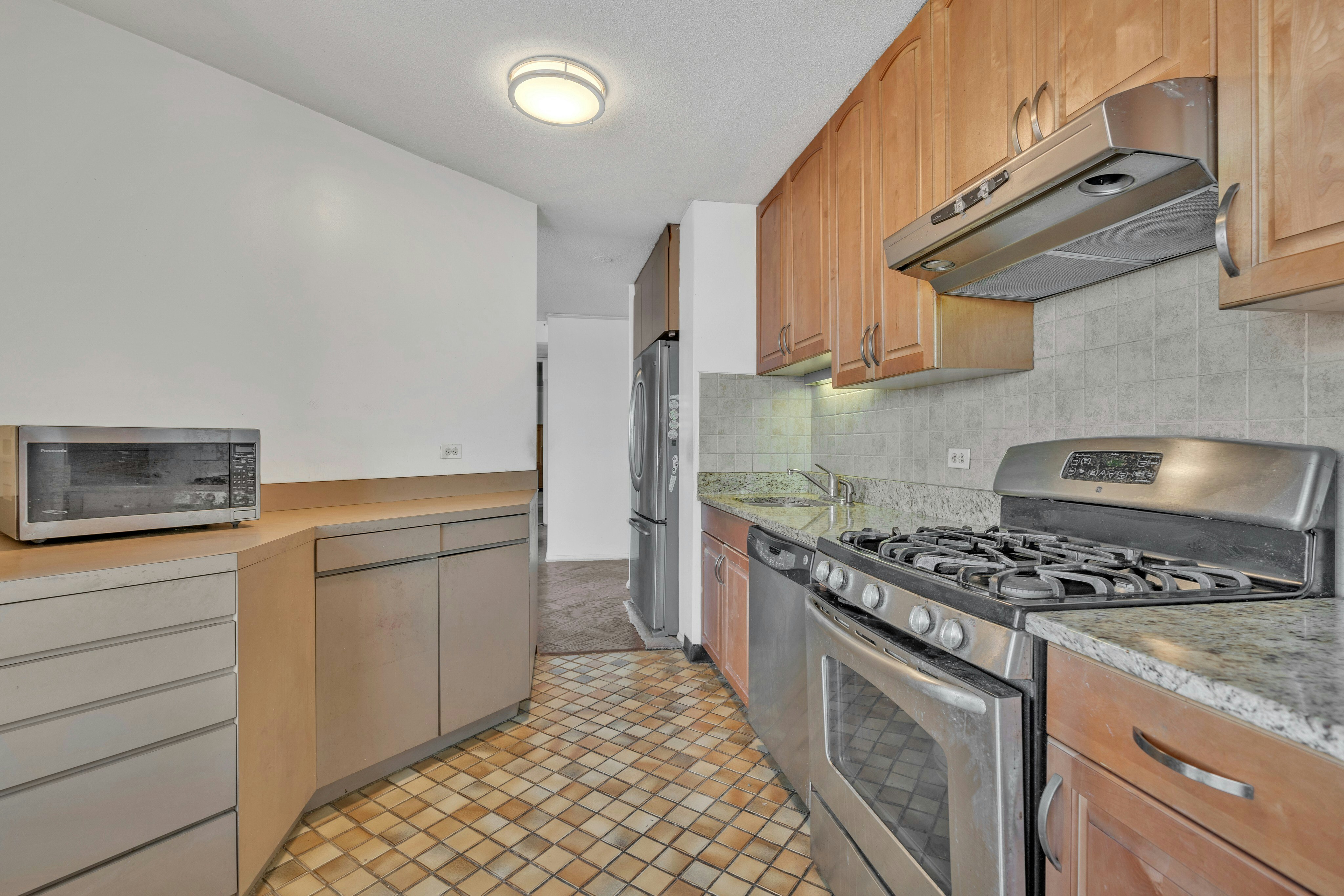 7004 JFK Boulevard East 33D