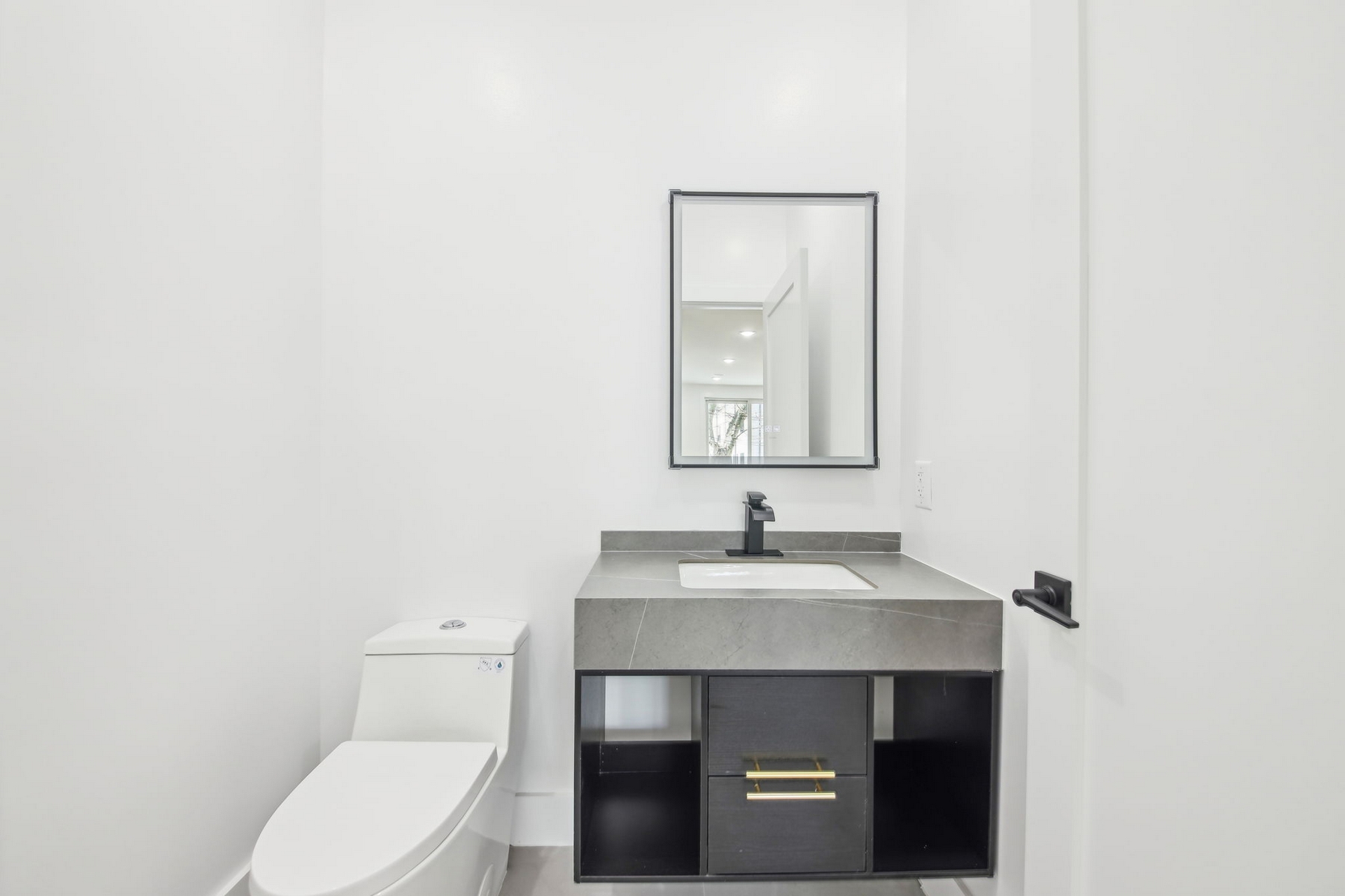 9 Pierce Ave Unit# 1
