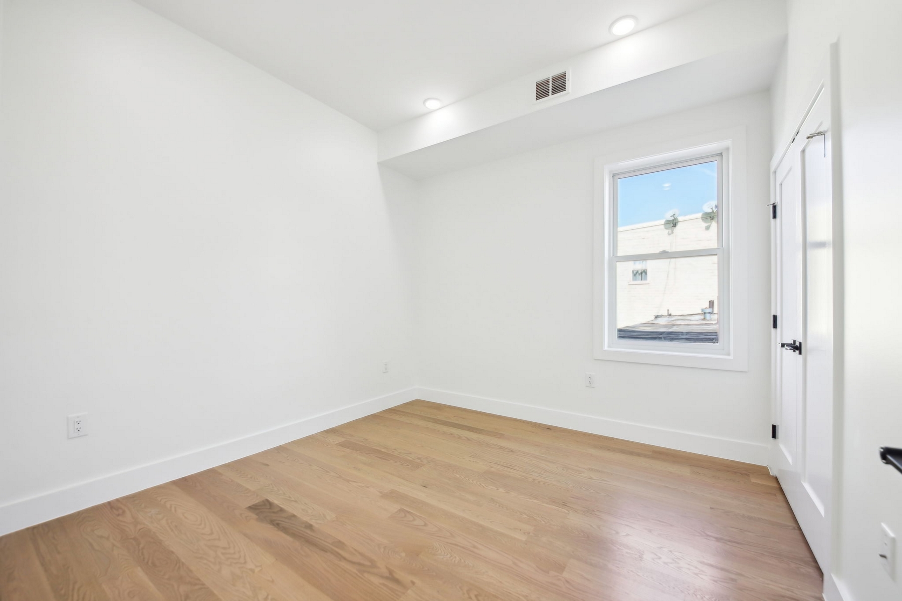 9 Pierce Ave Unit# 2
