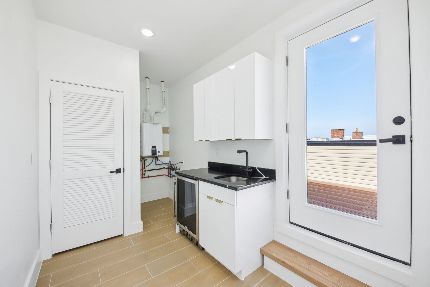 9 Pierce Ave Unit# 2