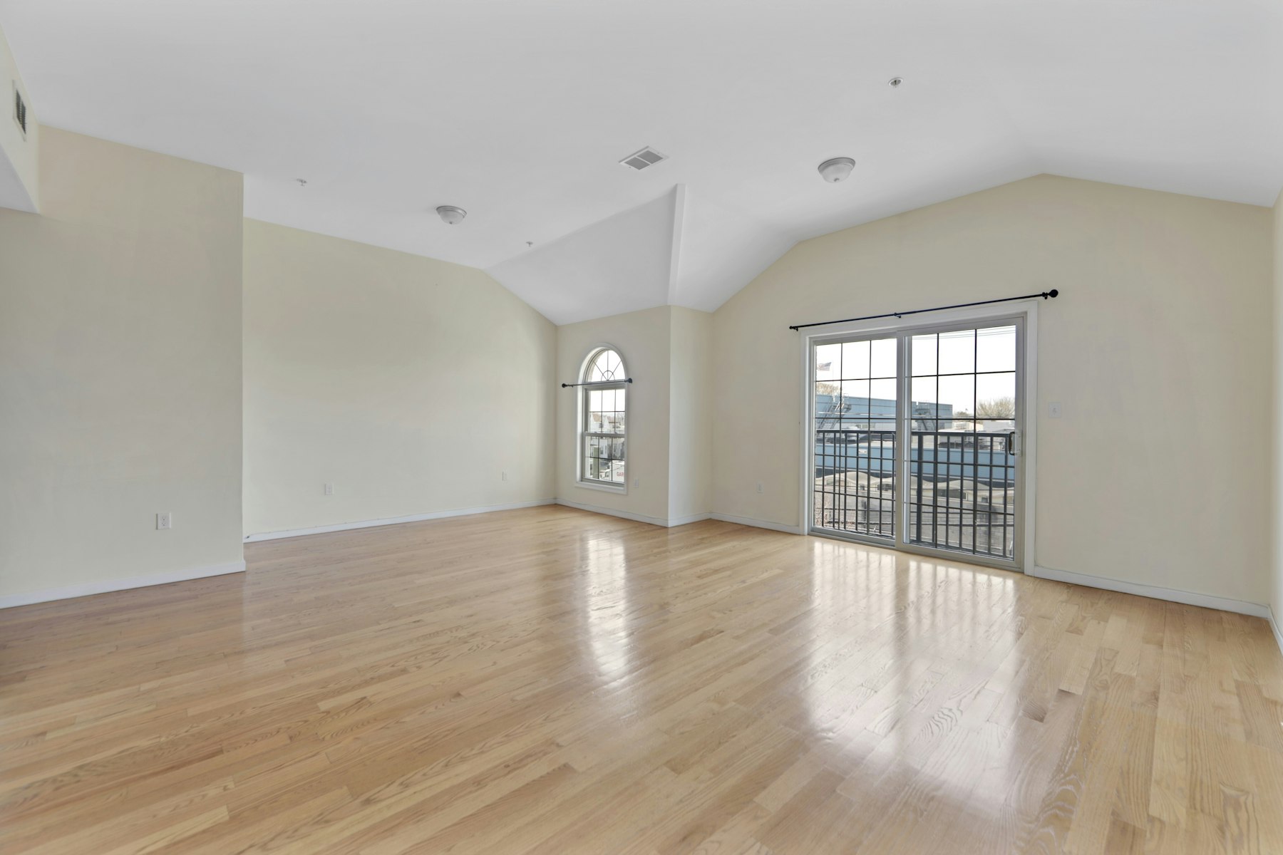 128 Gates Avenue Unit 4