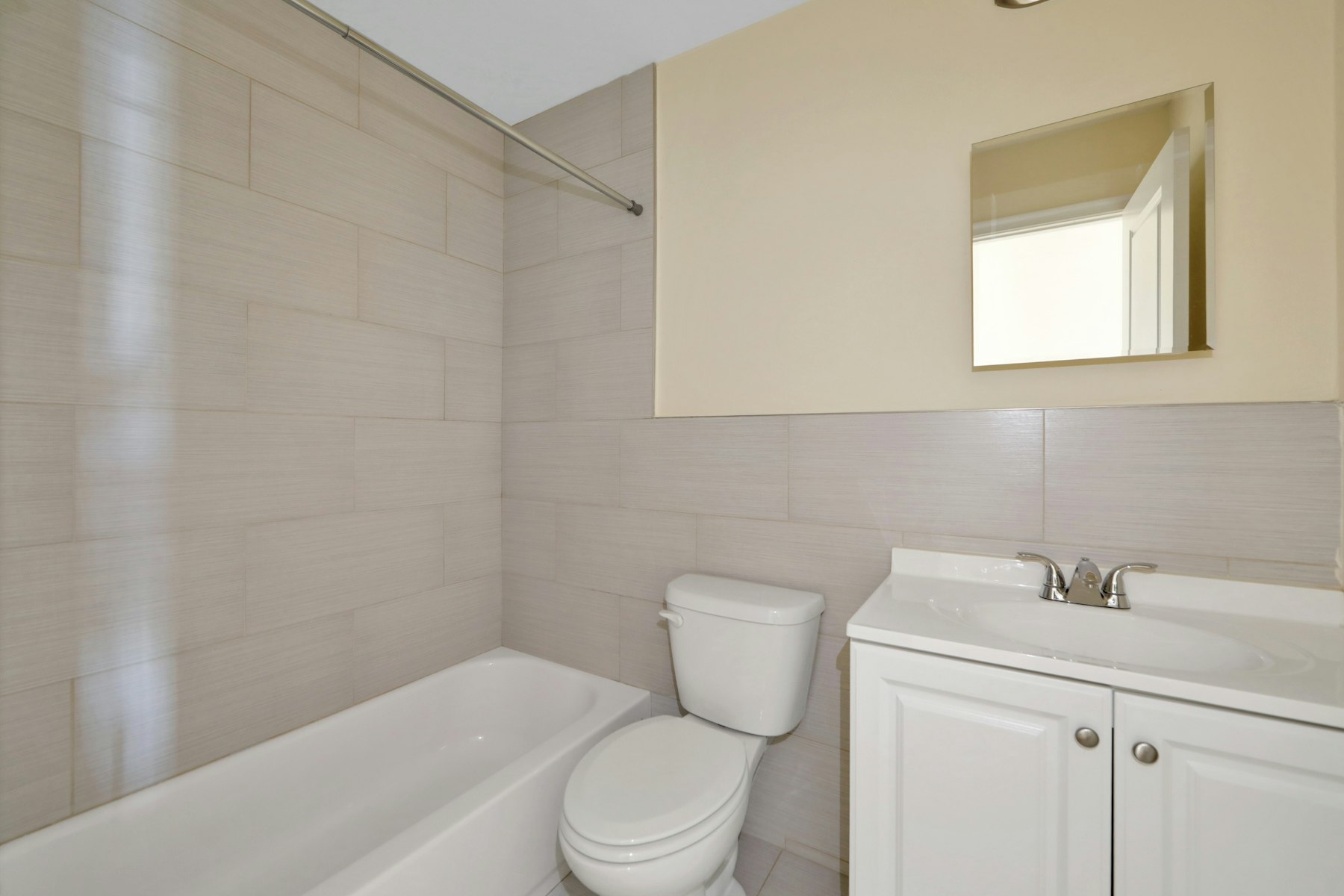 128 Gates Avenue Unit 4