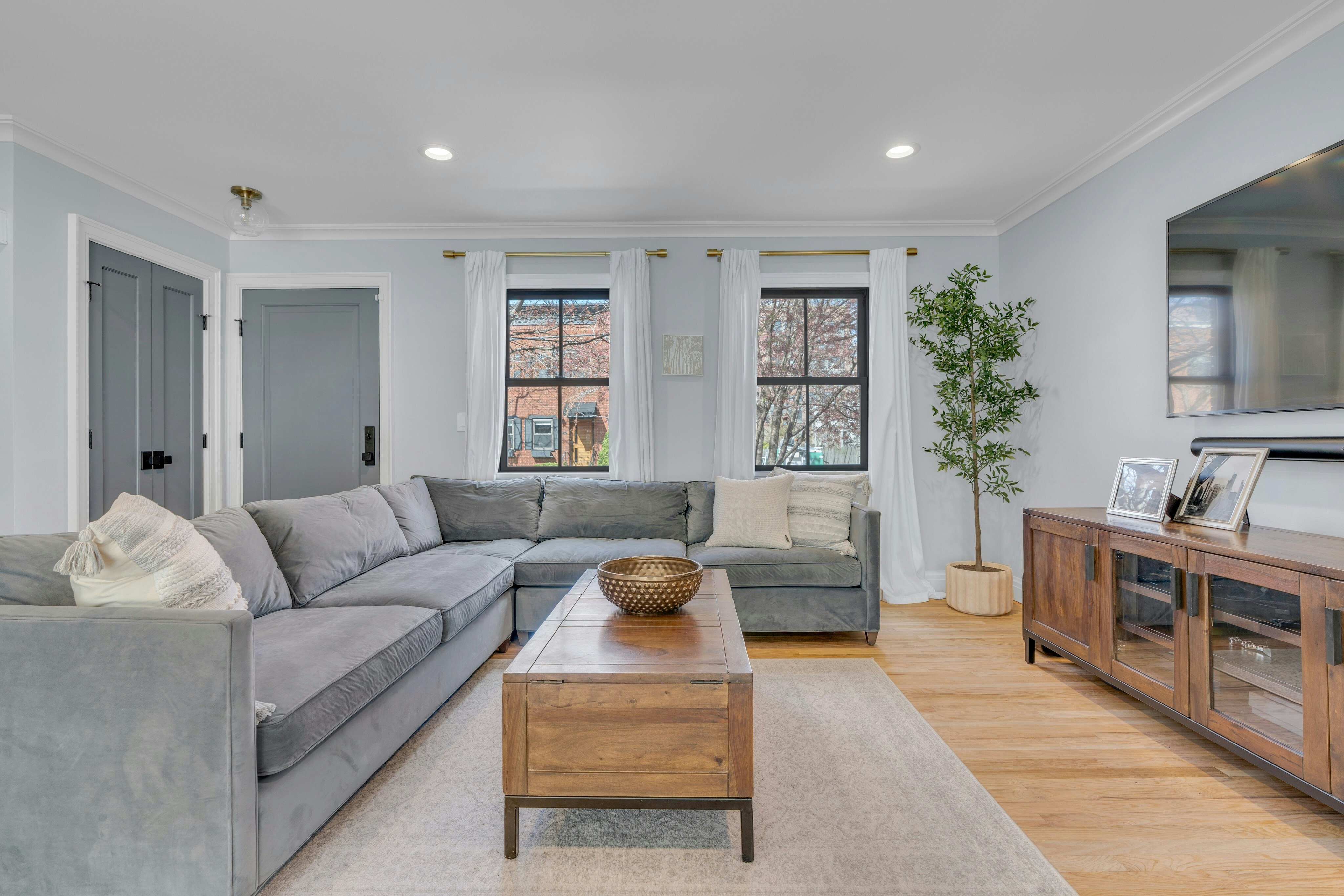 297 9th Street 