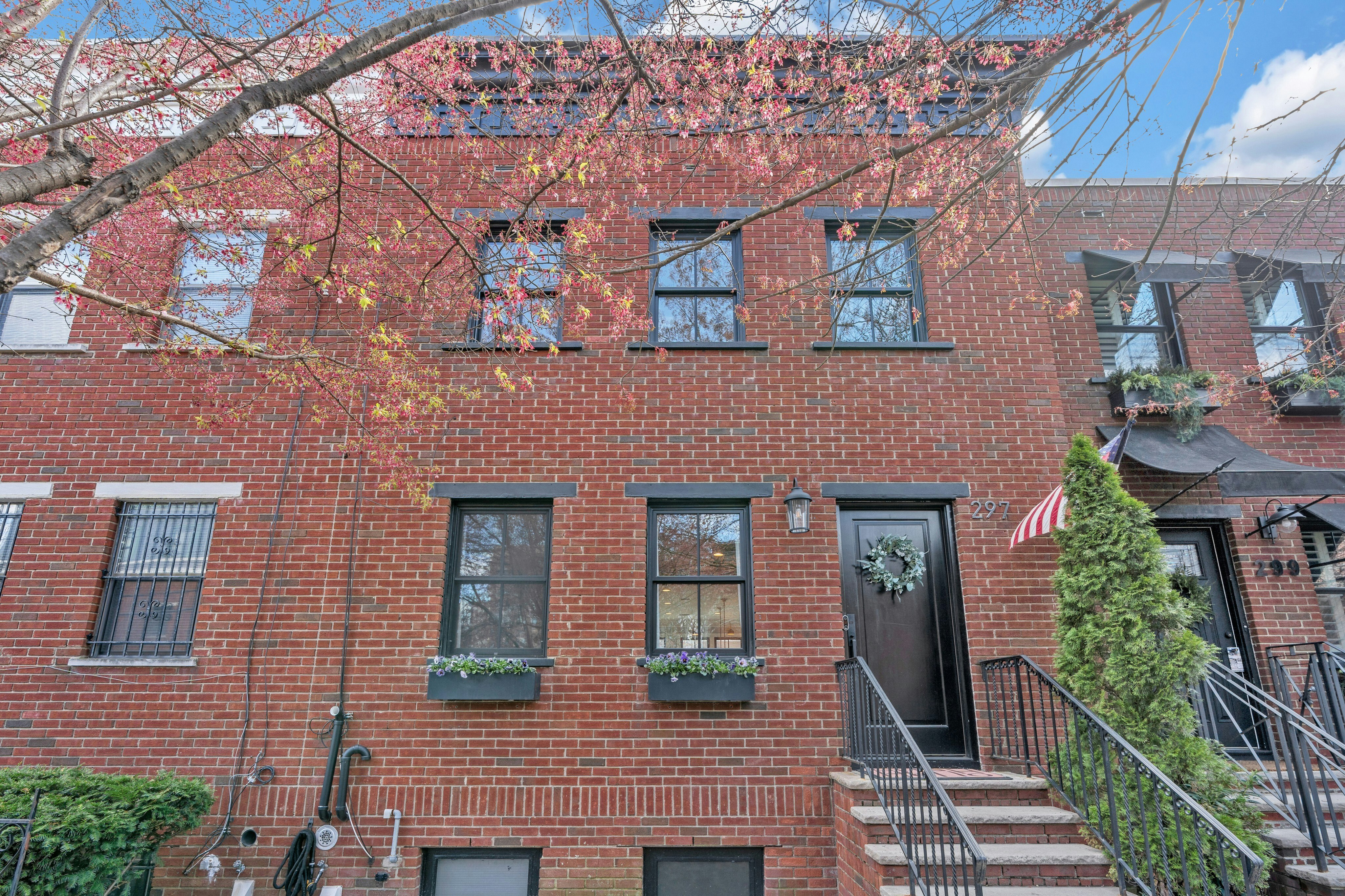 297 9th Street 