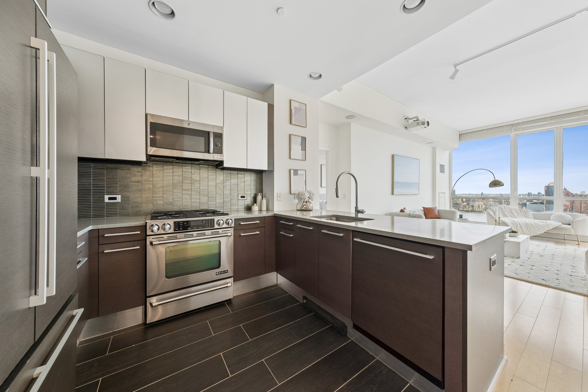 2 2nd Street ph4202