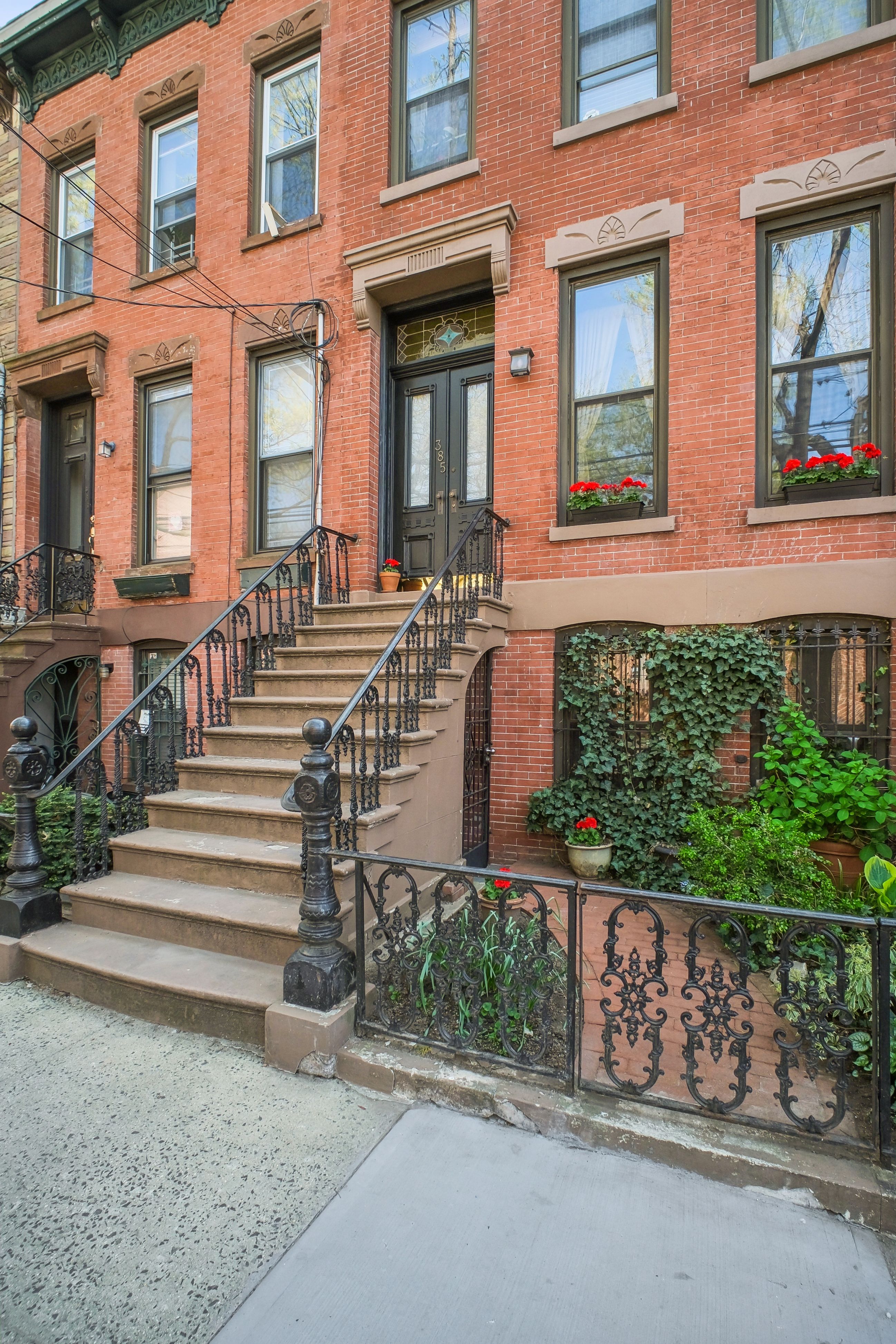 385 York Street 