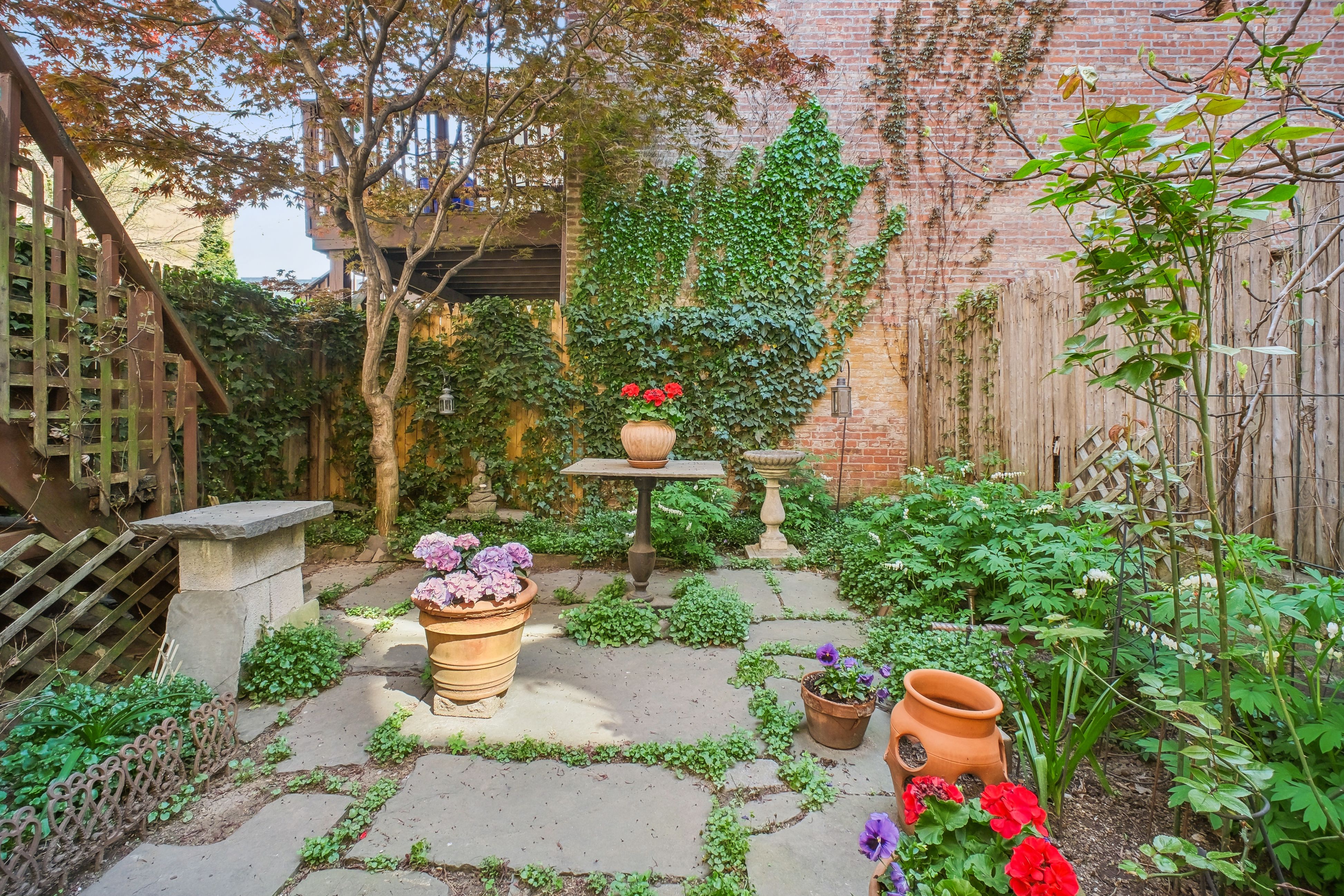 385 York Street 