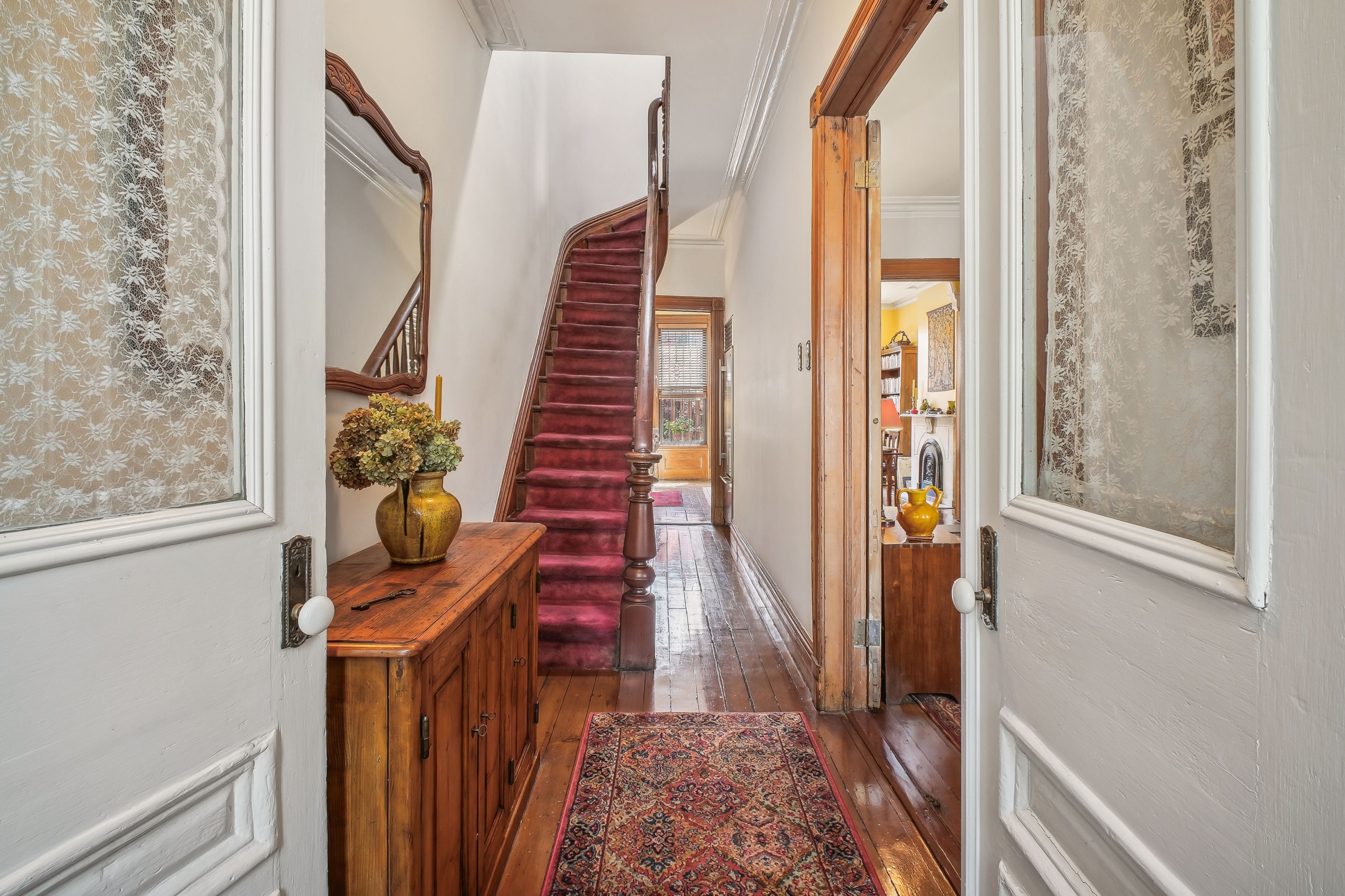 385 York Street 