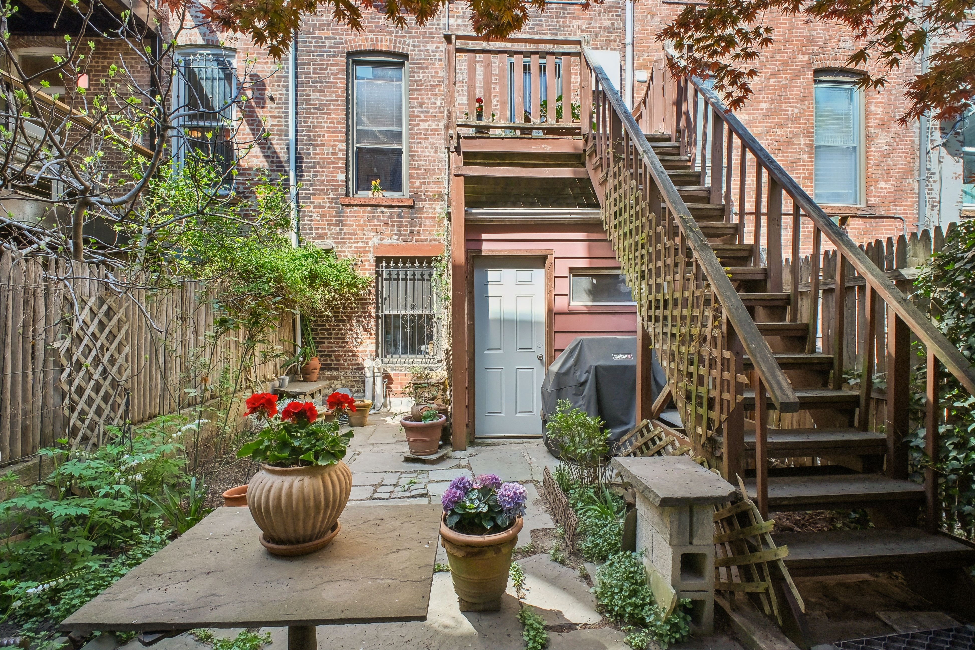 385 York Street 