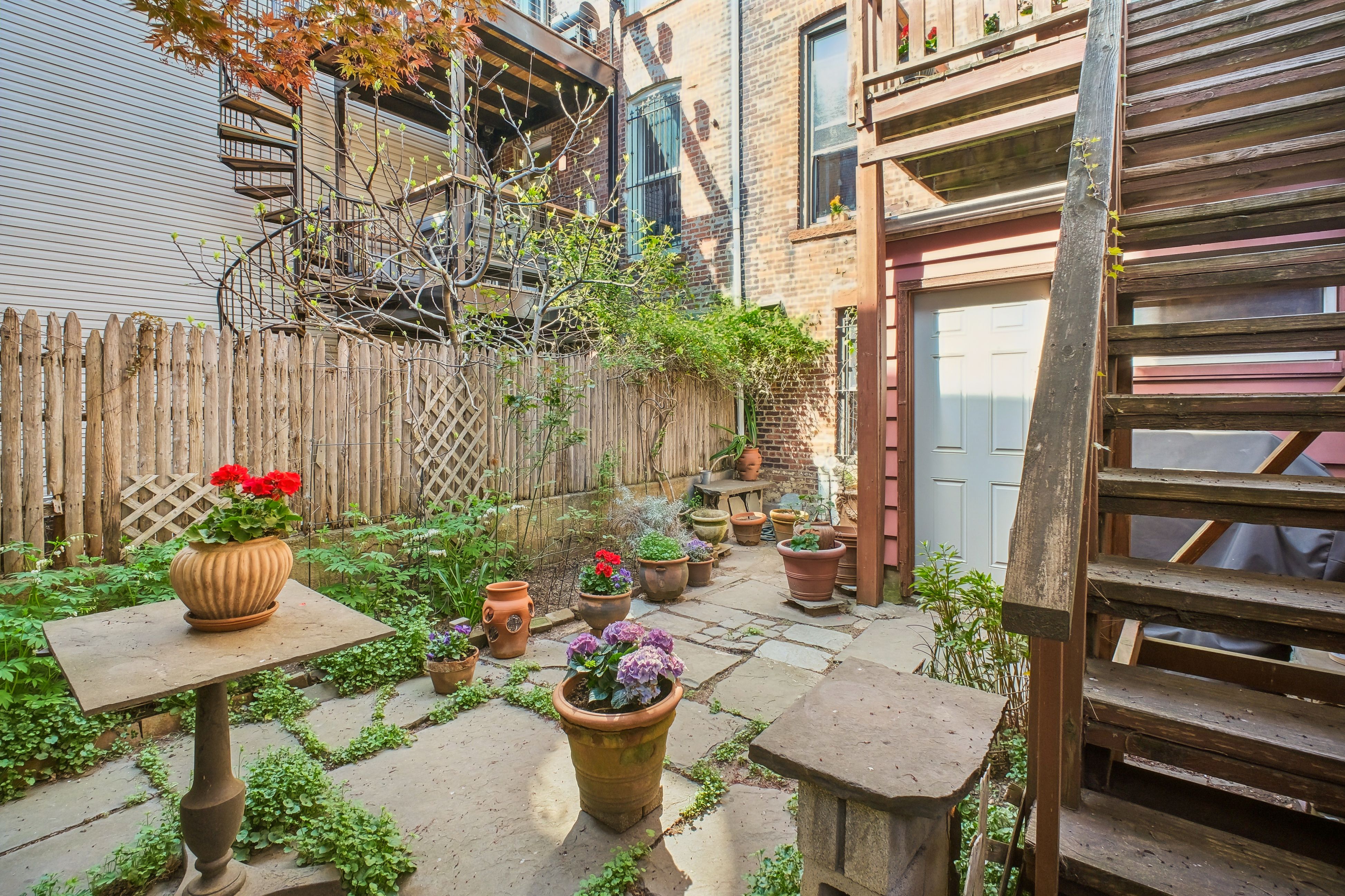 385 York Street 