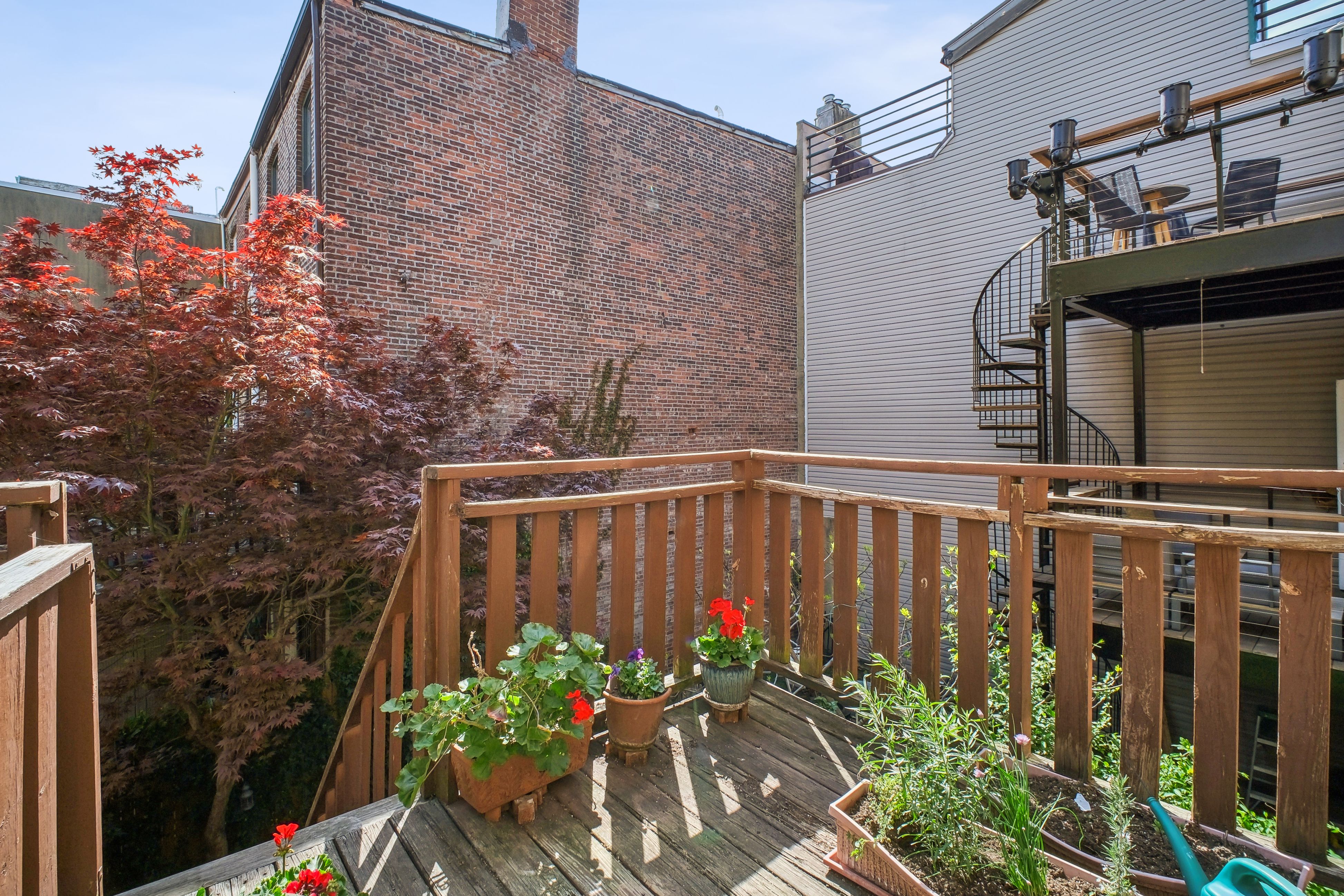 385 York Street 