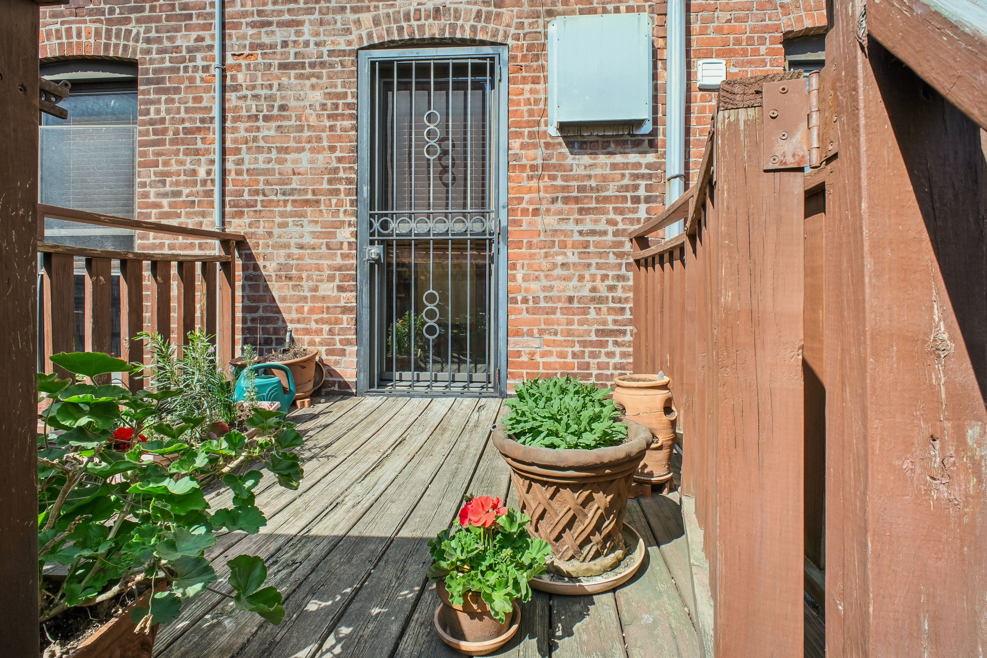 385 York Street 