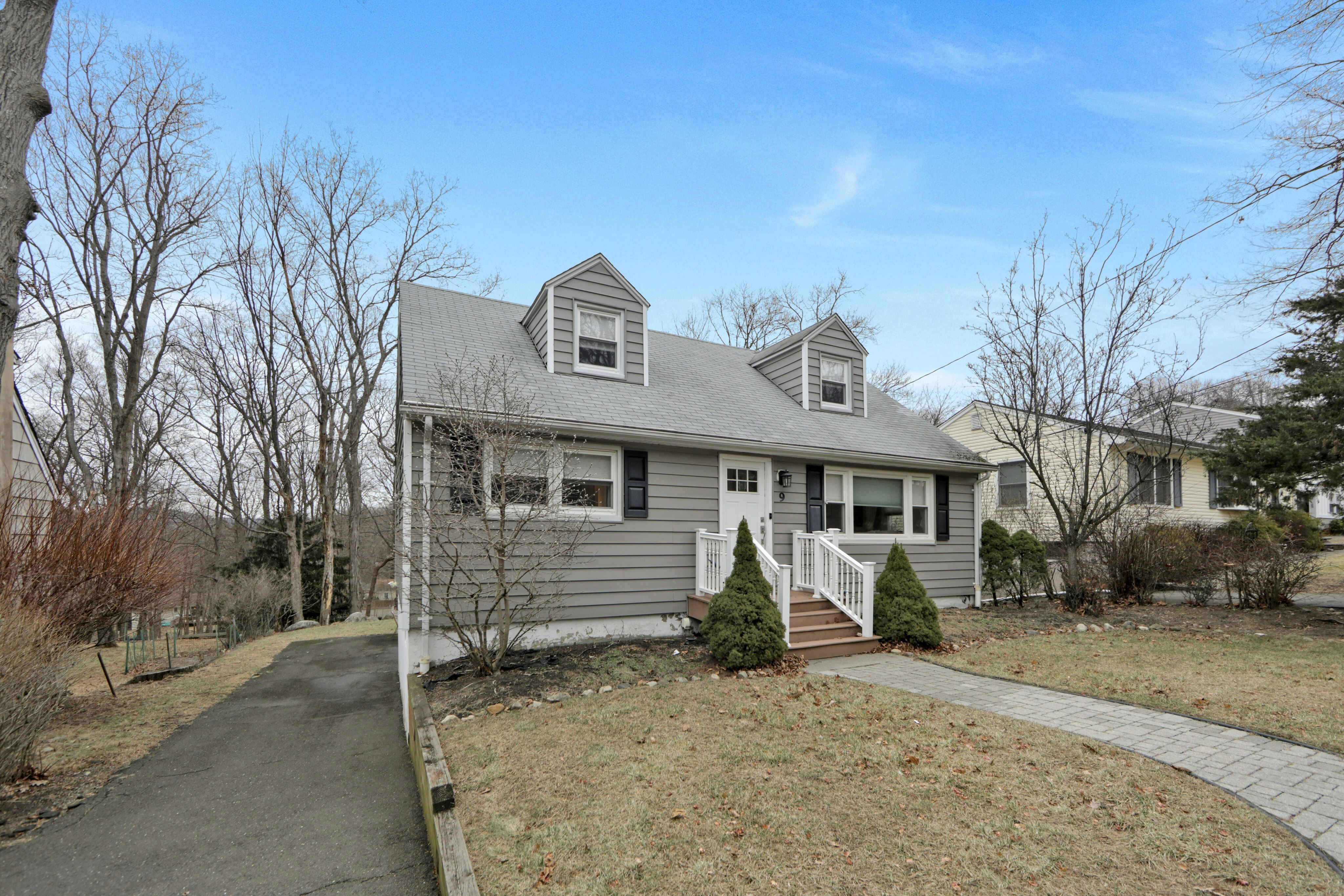 9 Manito Avenue 