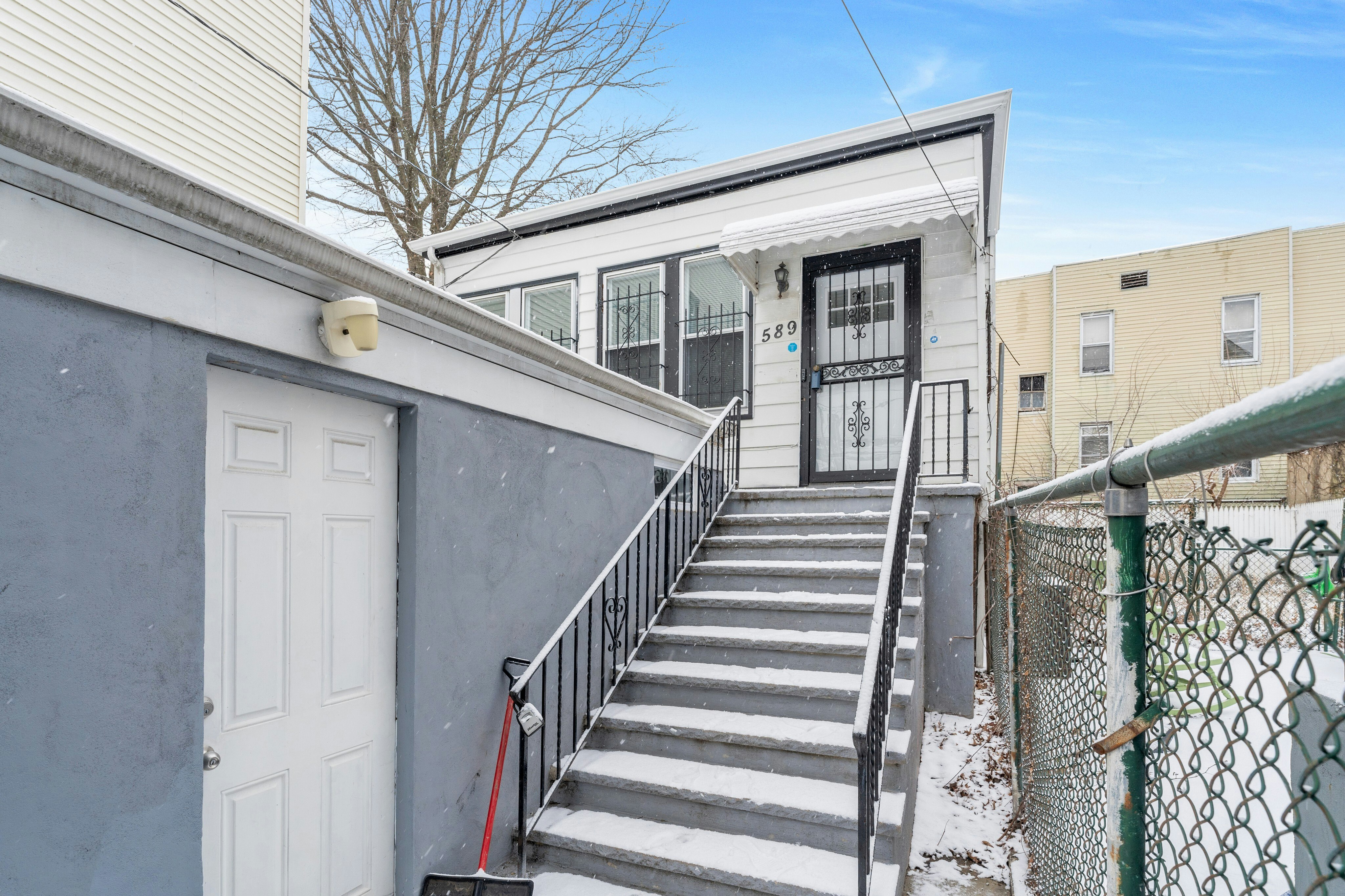 589 Garfield Avenue 