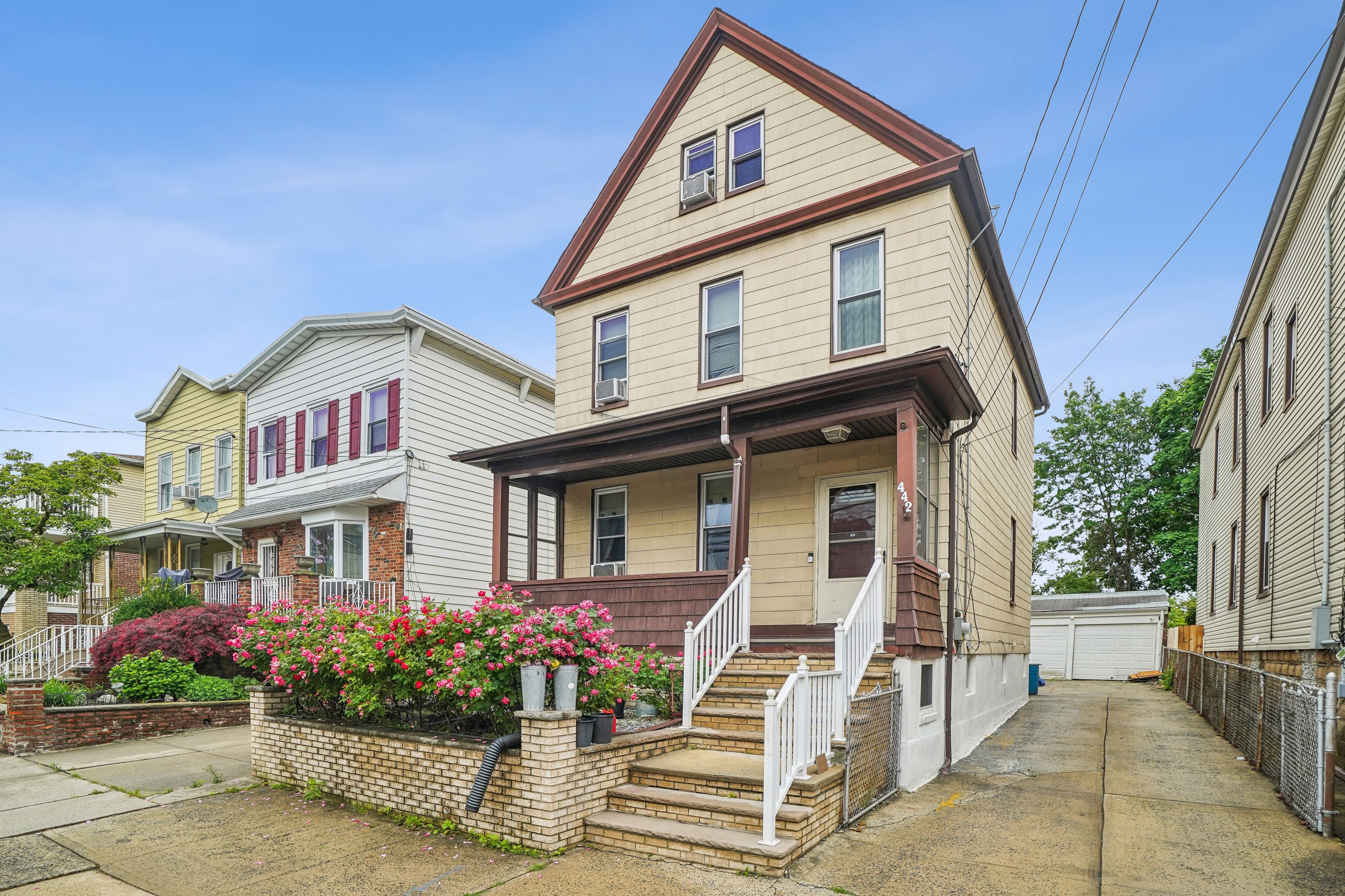 442 Avenue E 