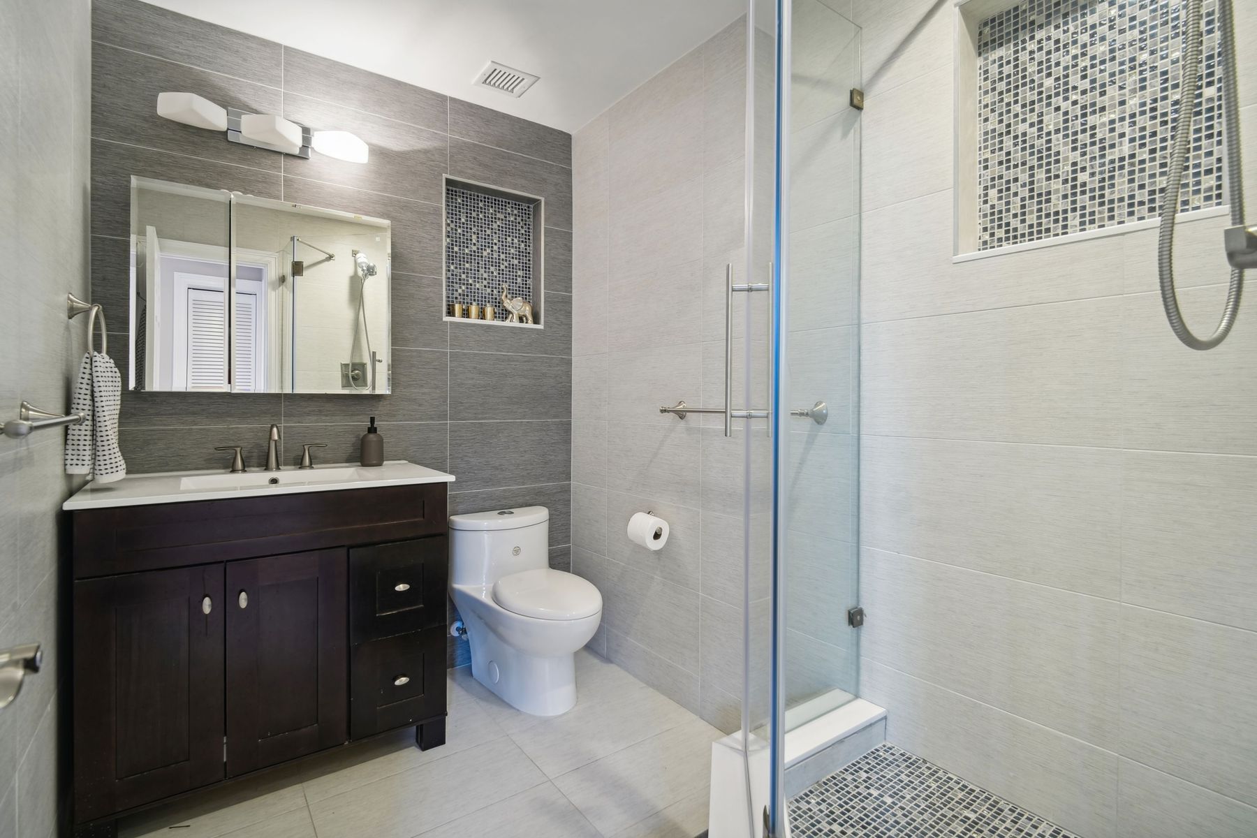 111 Shearwater Ct East Unit# 21