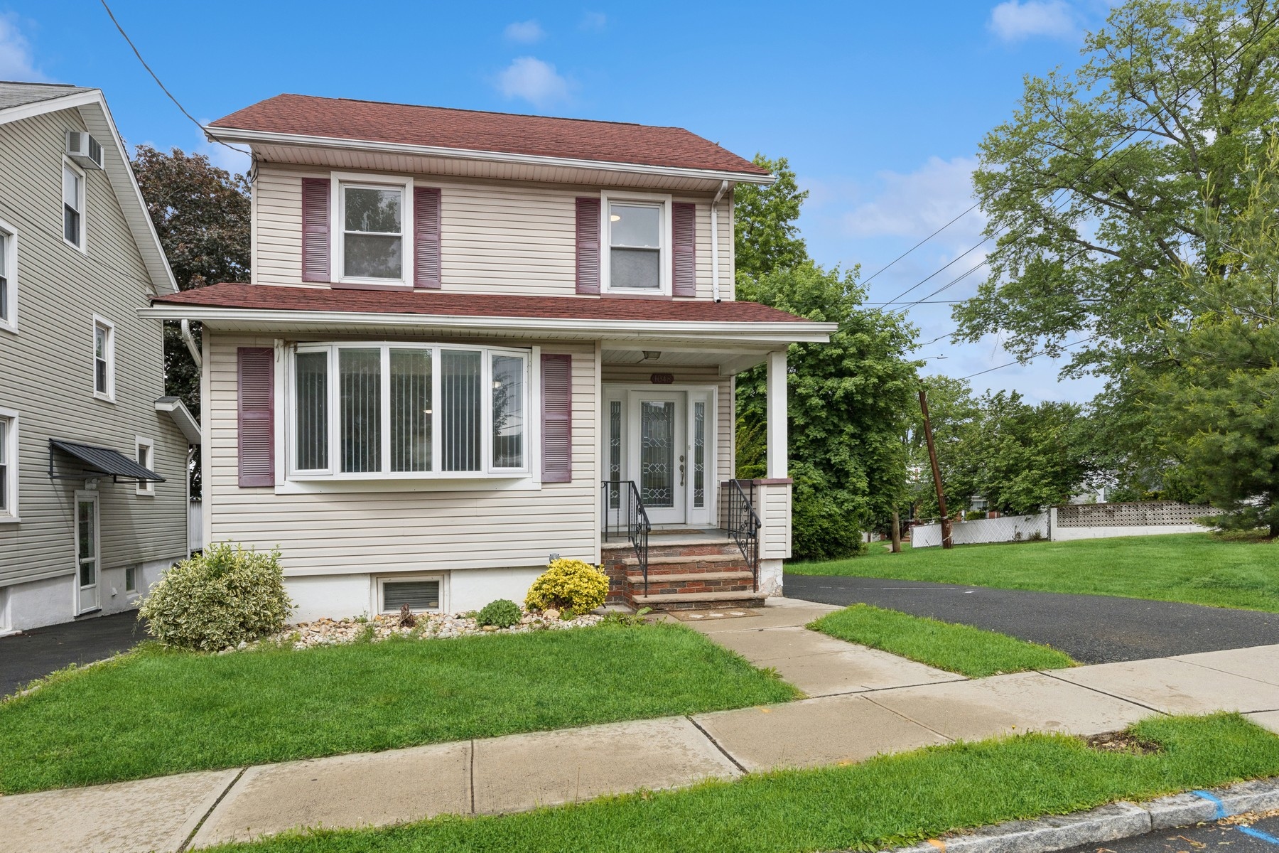 1048 Falls Terrace 