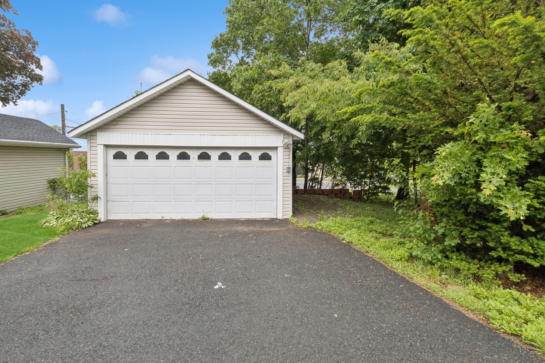 1048 Falls Terrace 