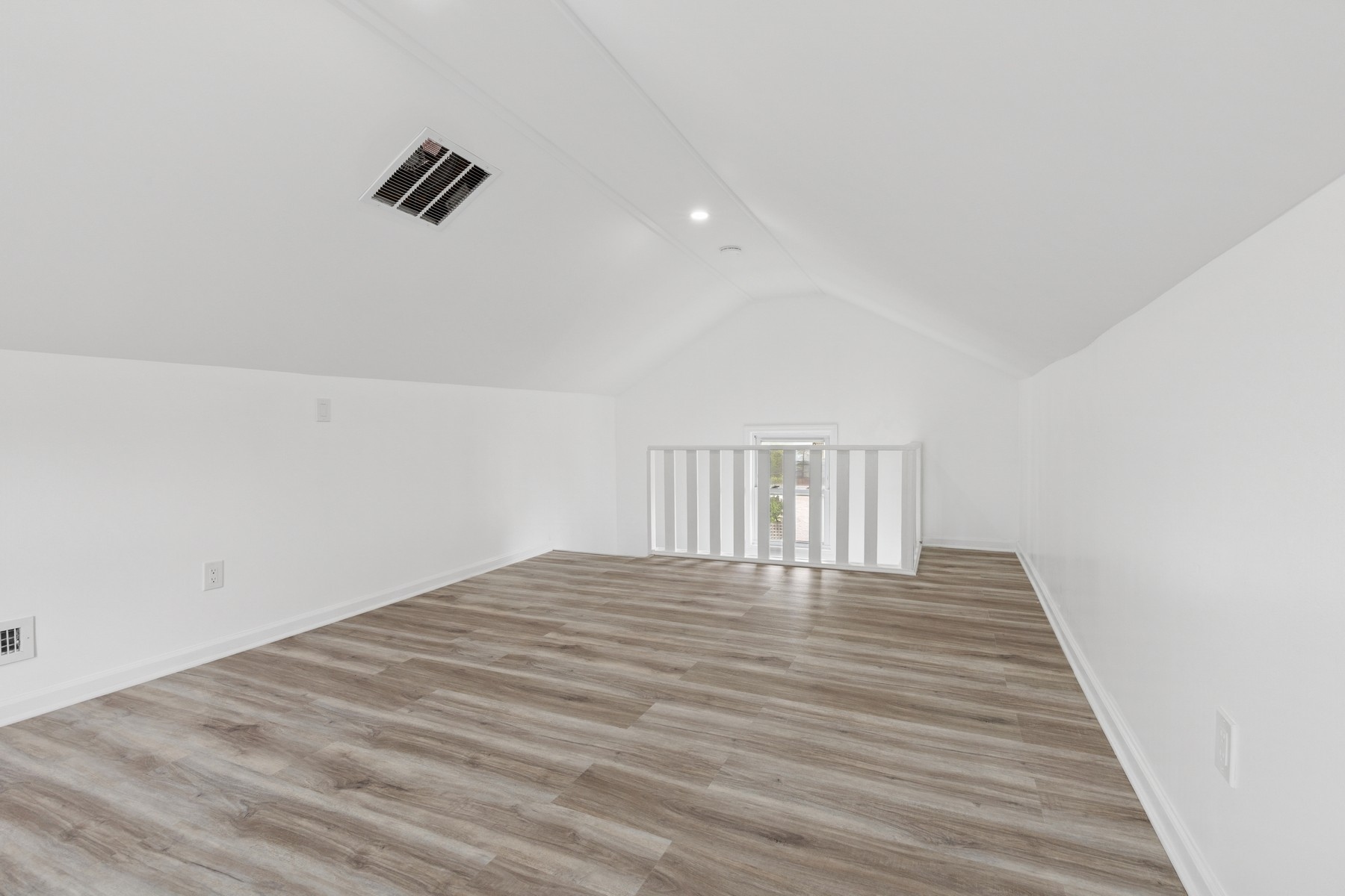 1048 Falls Terrace 