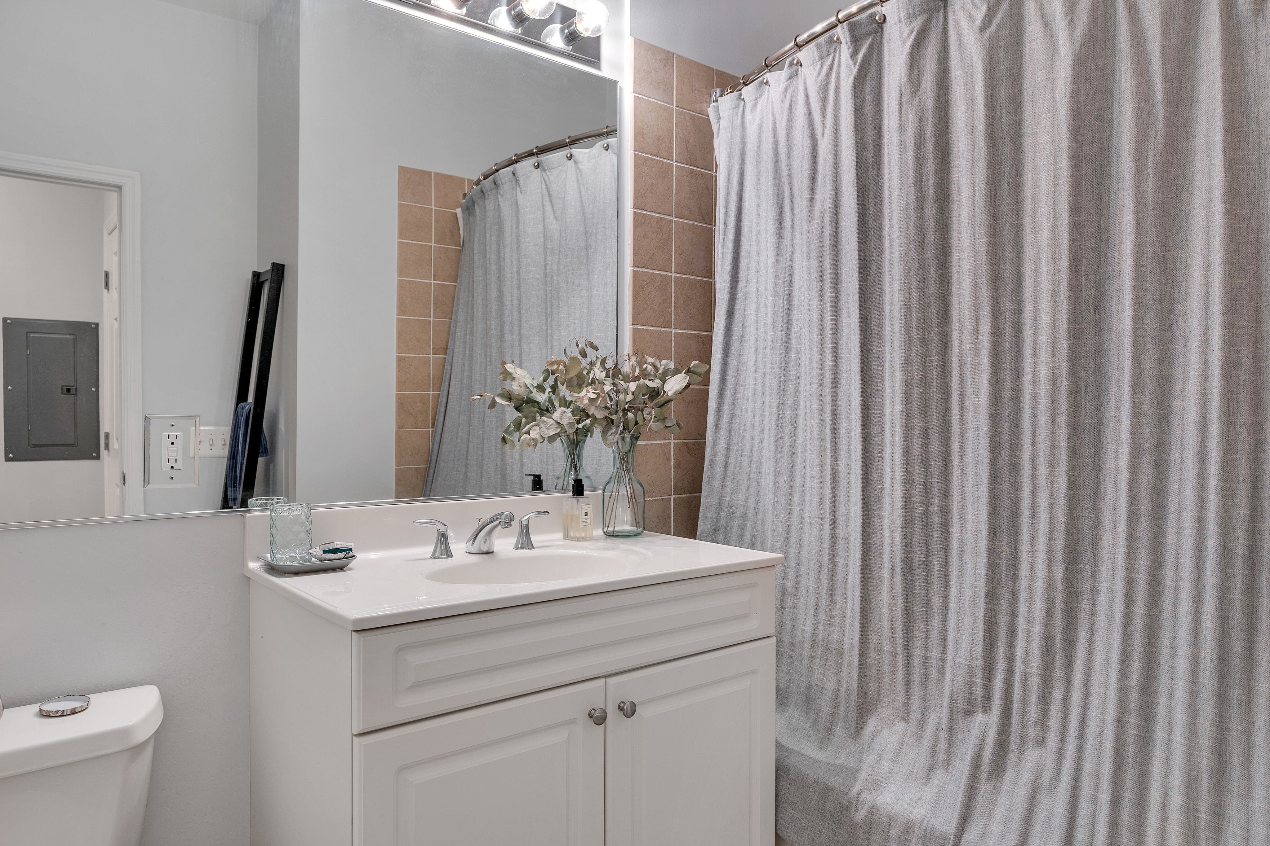 1300 Grand St Unit# 201