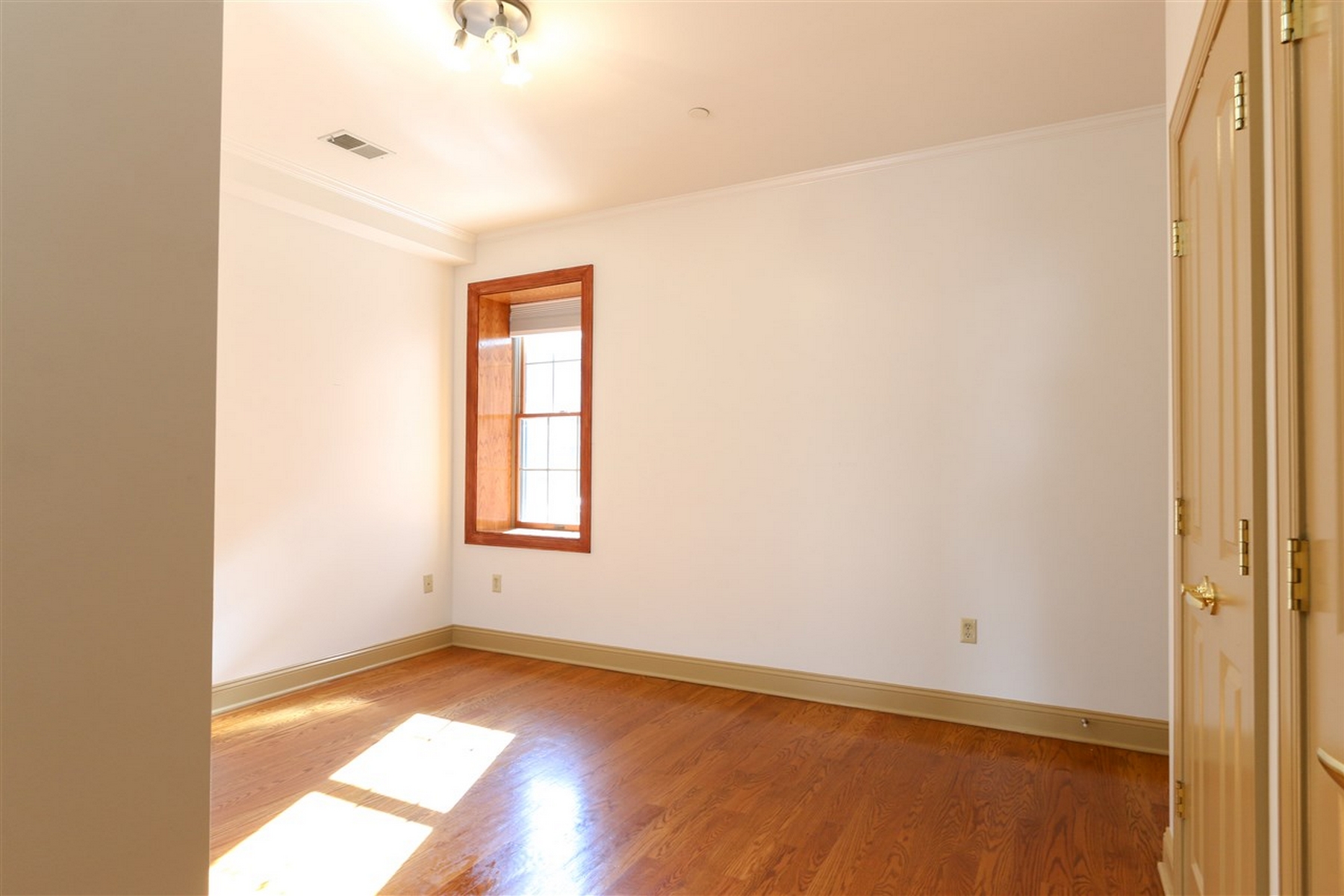 21 St Pauls Ave Unit# 4
