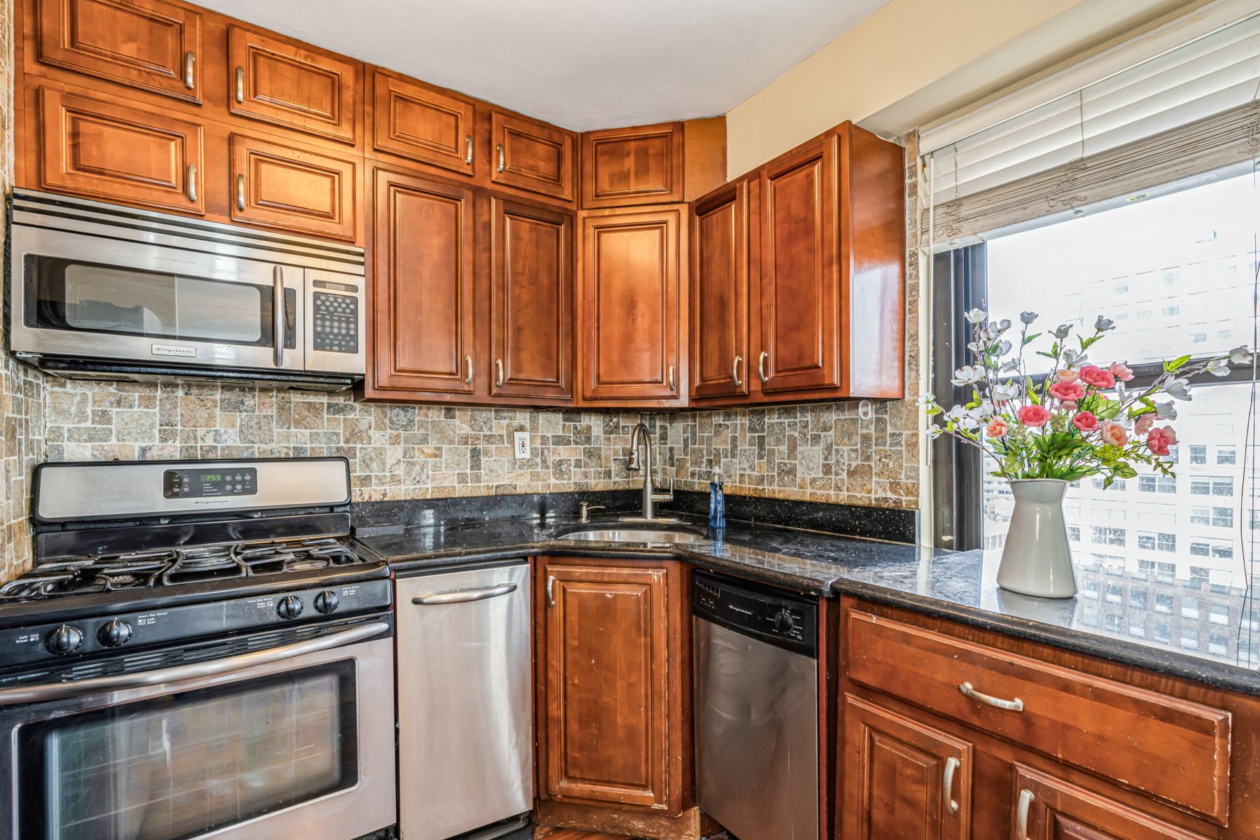 135 Montgomery St Unit# A-19