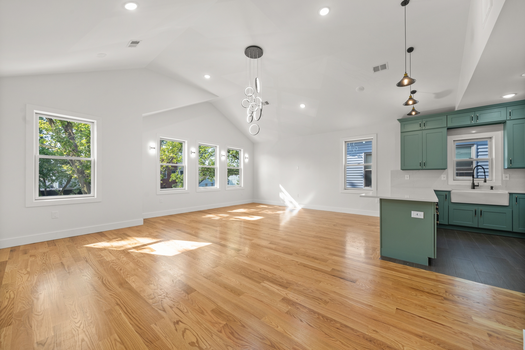 457-459 Mallory Ave Unit# 2