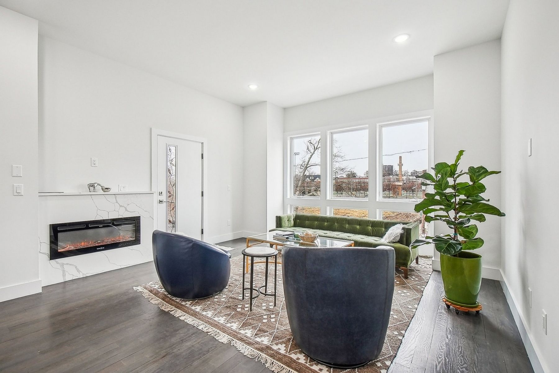 98 Van Horne St Unit# 1