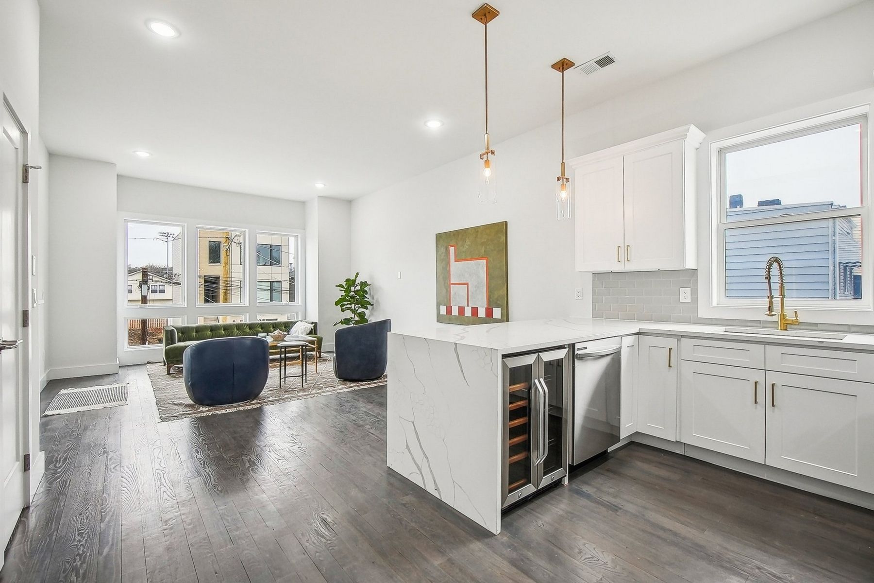 98 Van Horne St Unit# 1