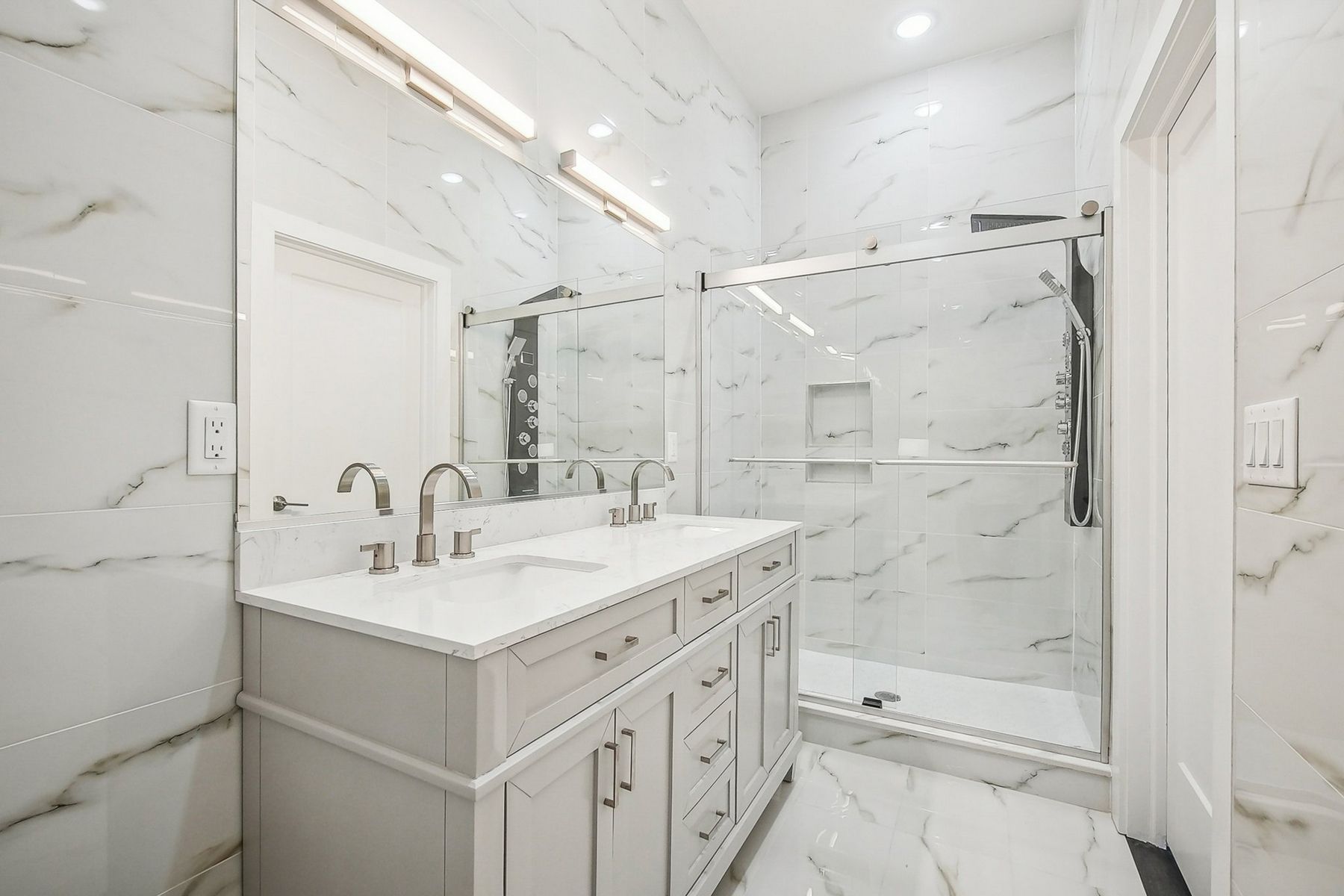 98 Van Horne St Unit# 1