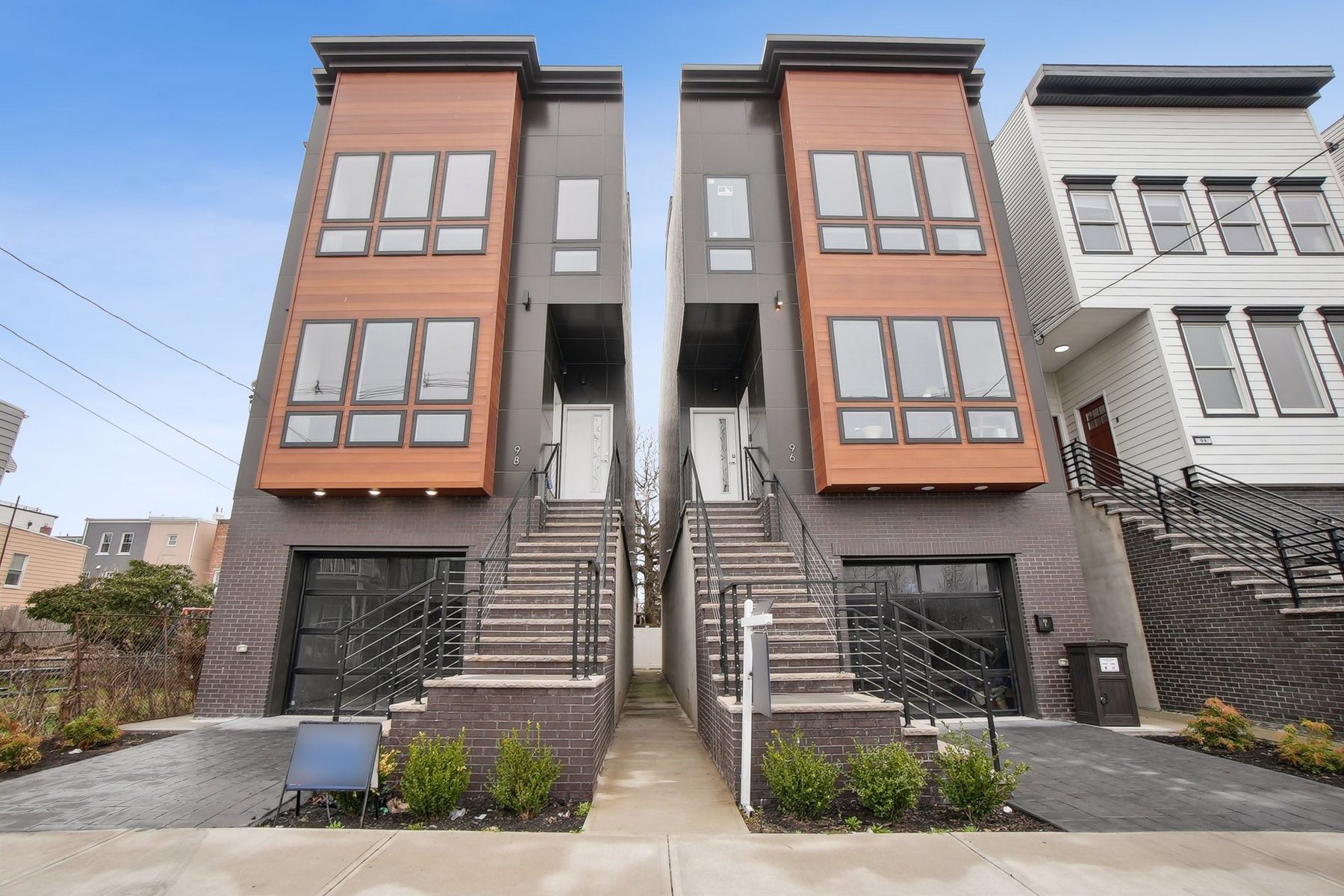 98 Van Horne St Unit# 1