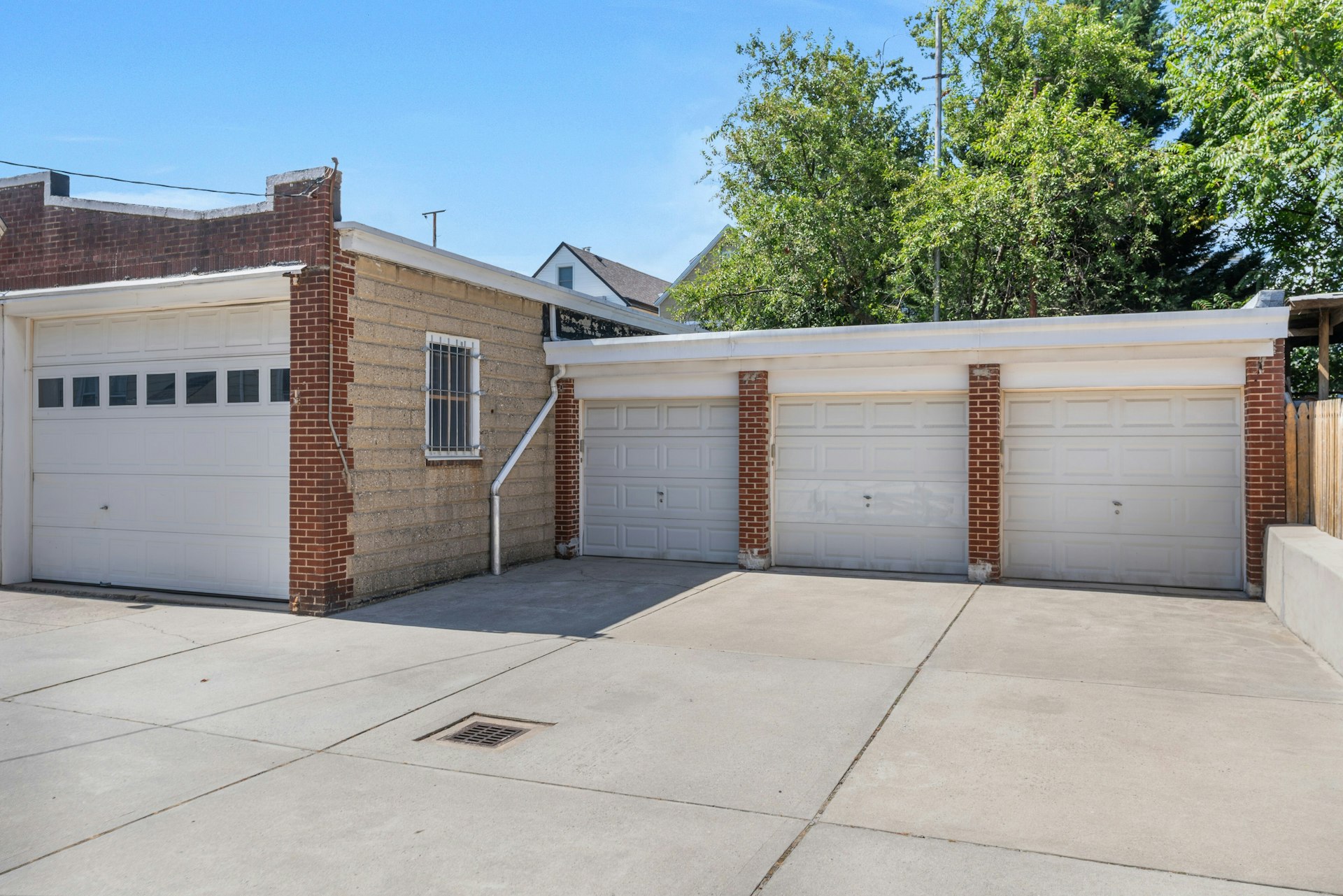 73 Newman Ave 
