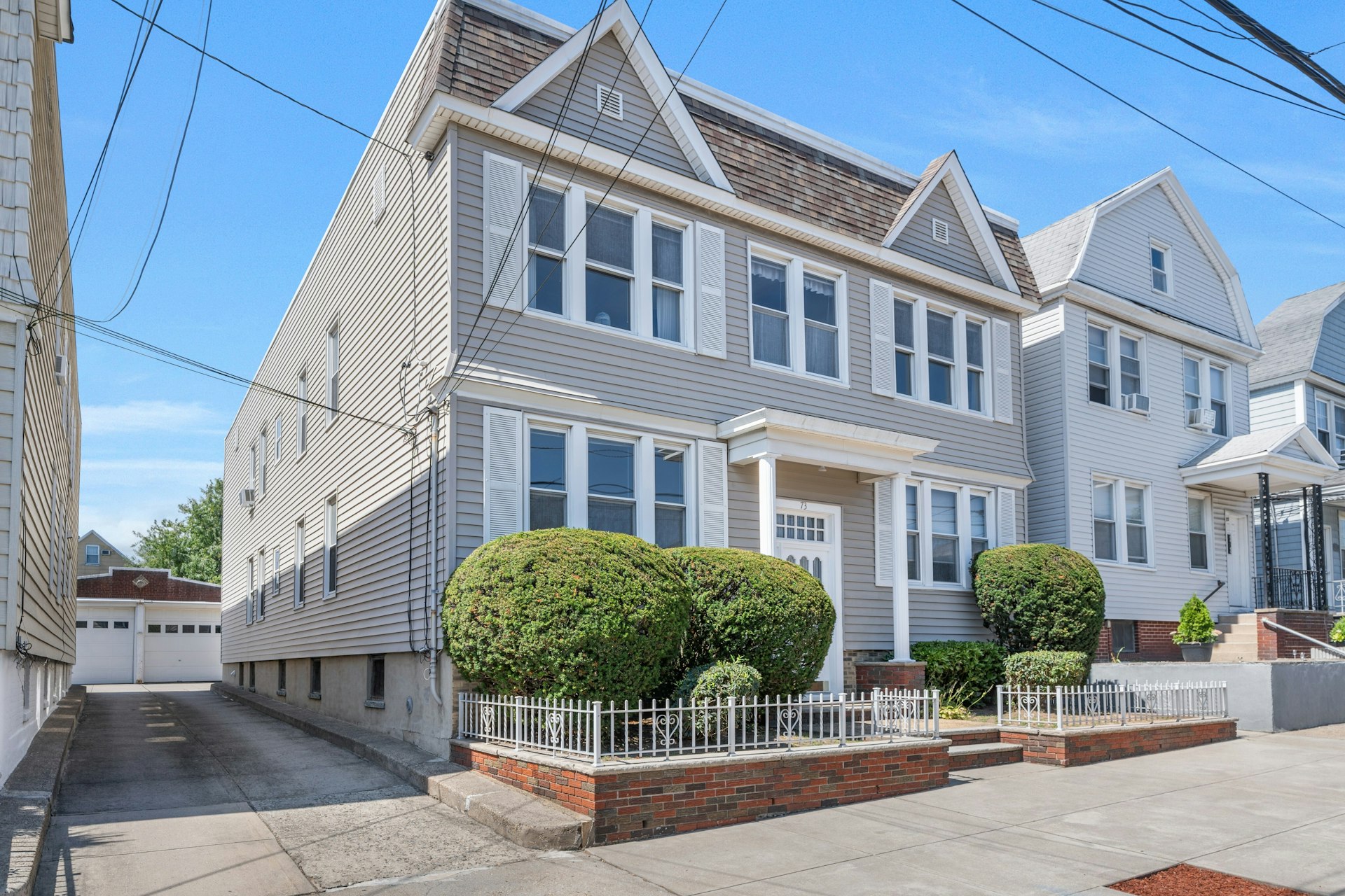73 Newman Ave 