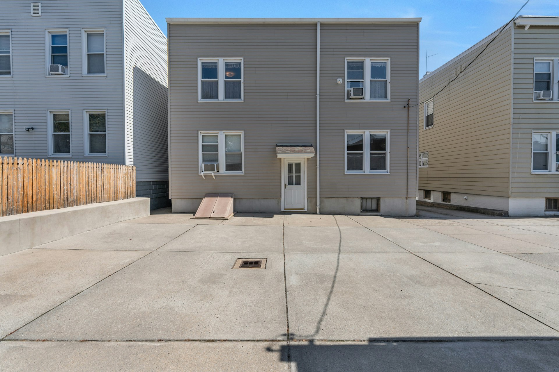 73 Newman Ave 