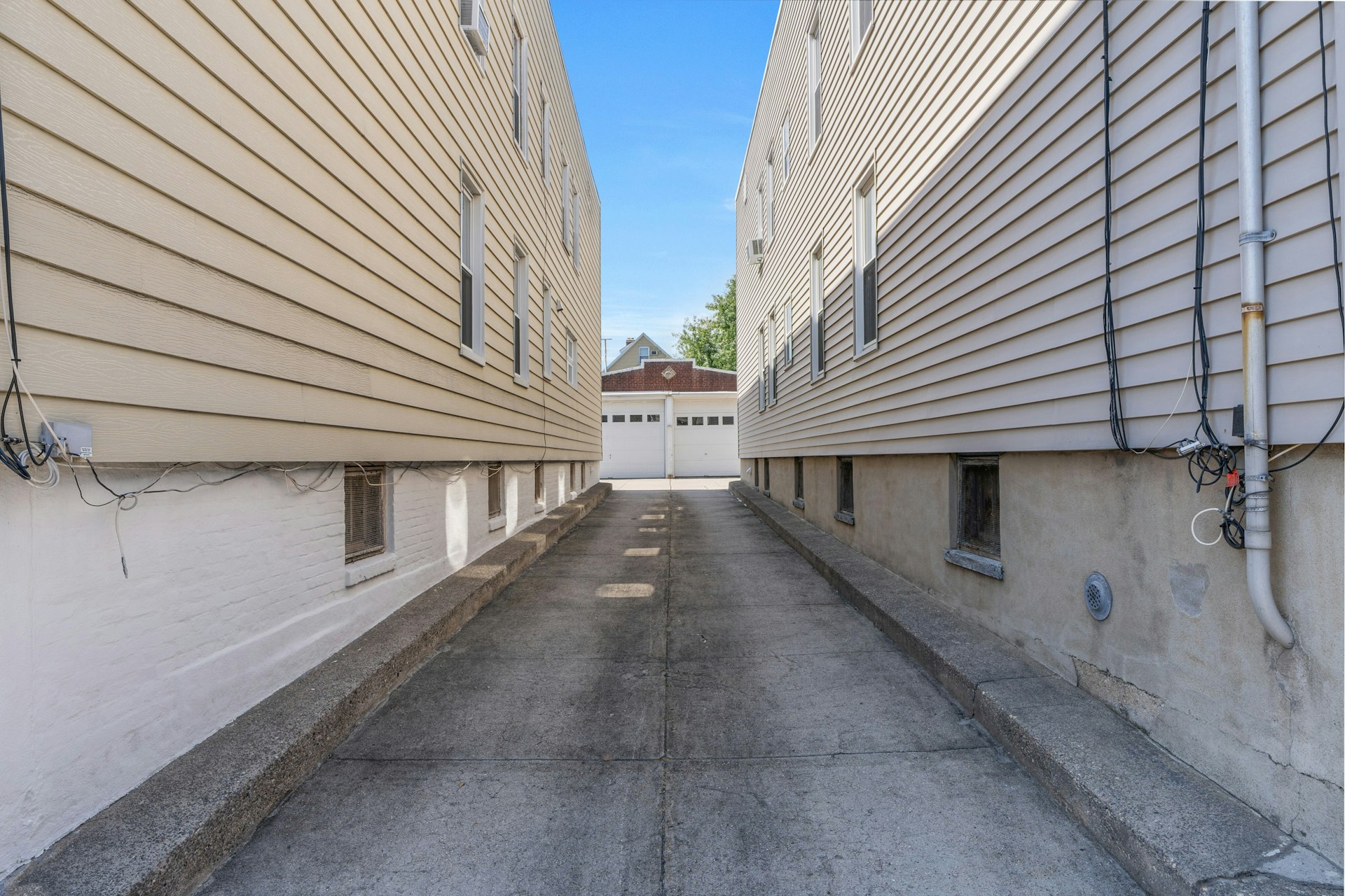 73 Newman Ave 