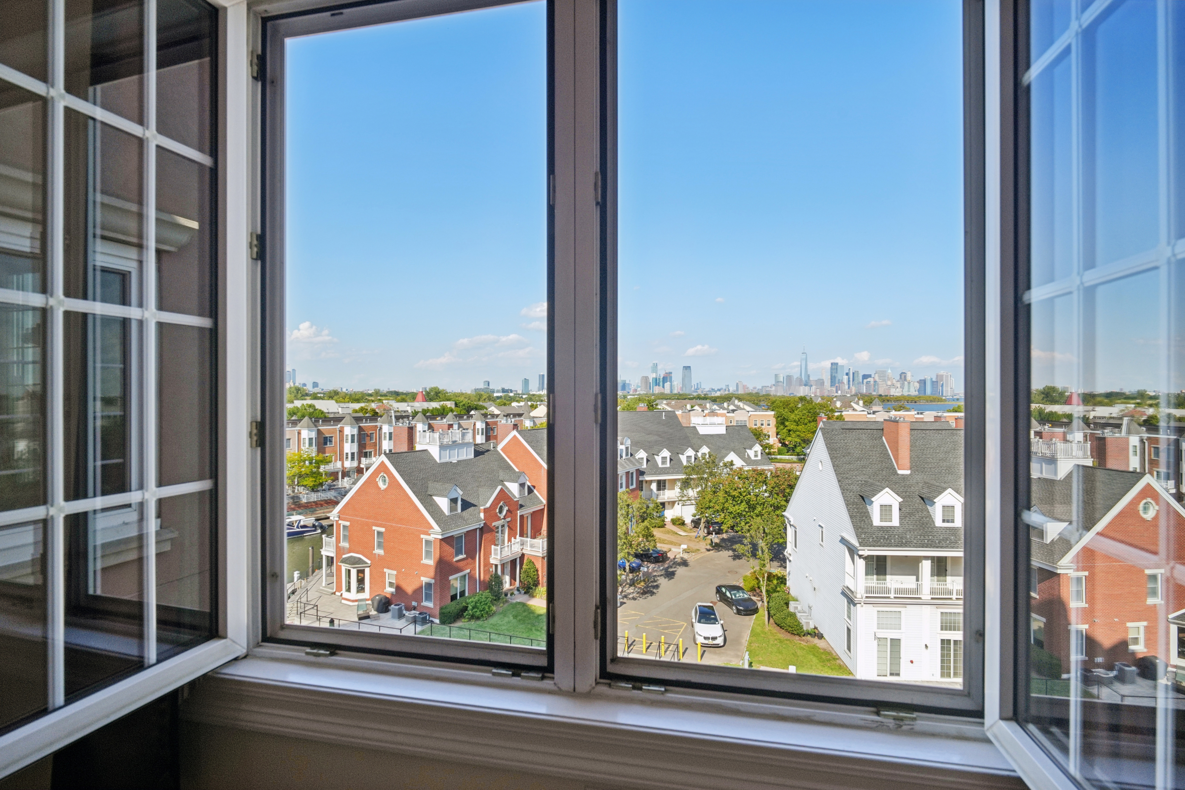 204 -52 Shearwater Court West 