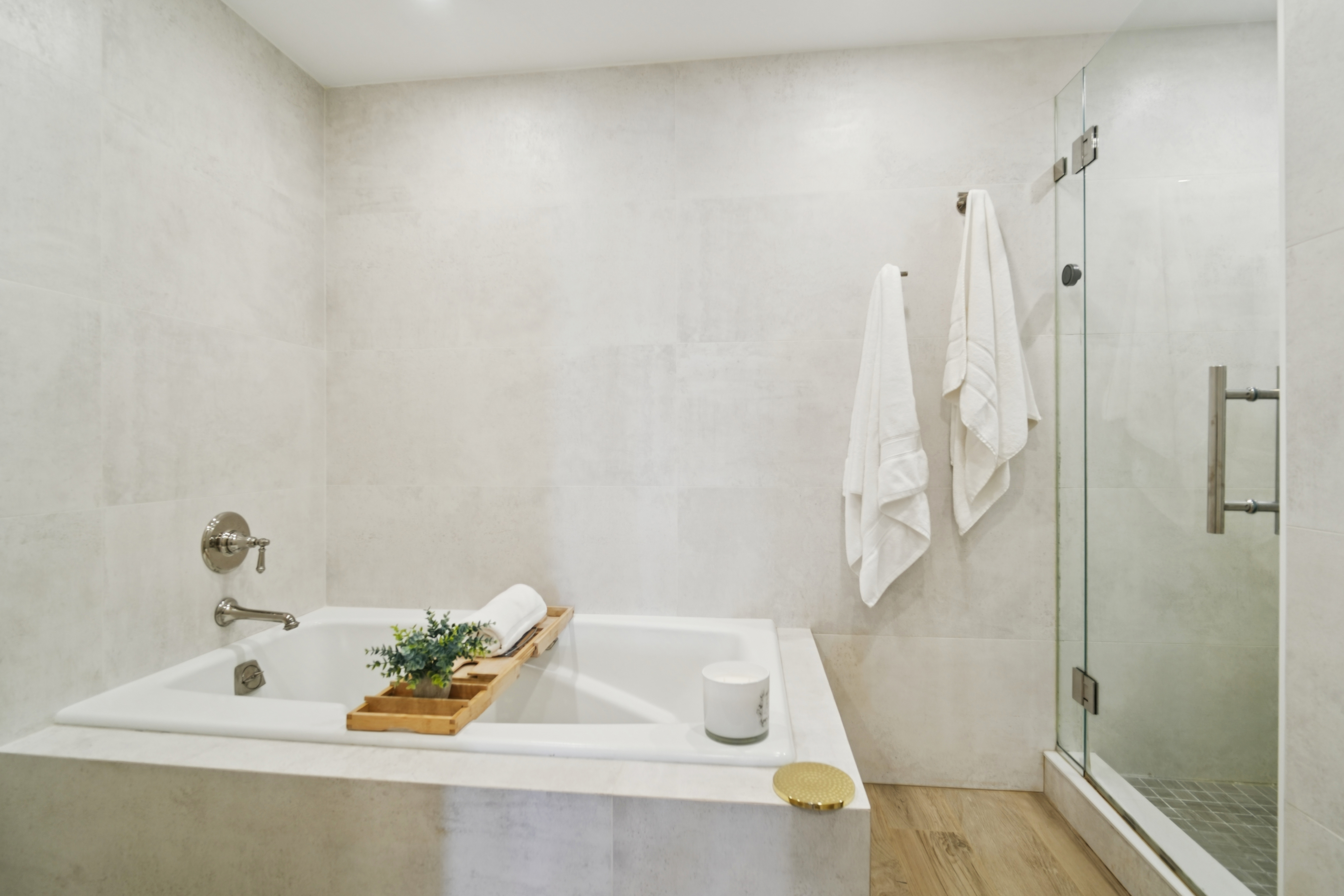 204 -52 Shearwater Court West 