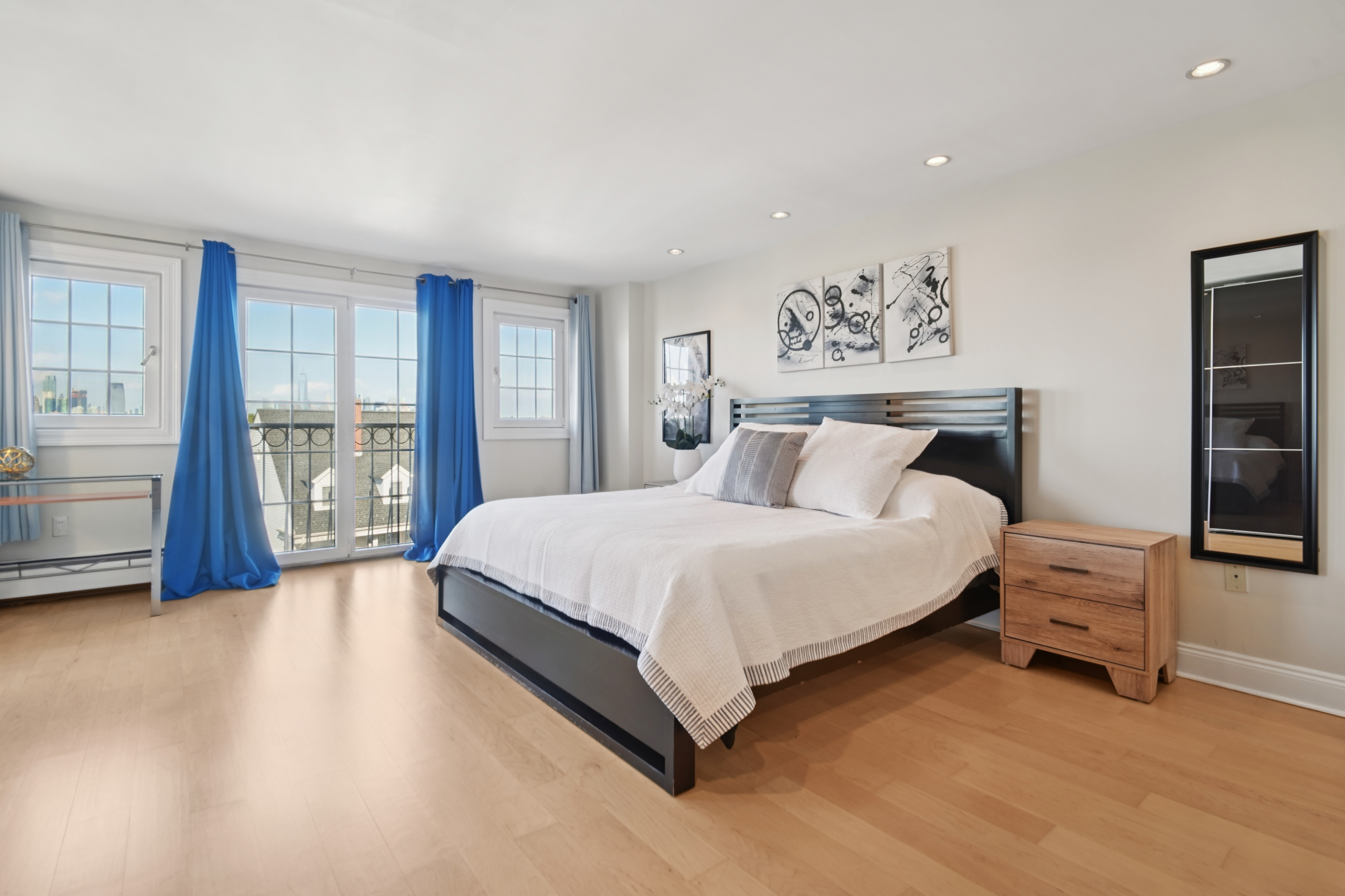 204 -52 Shearwater Court West 