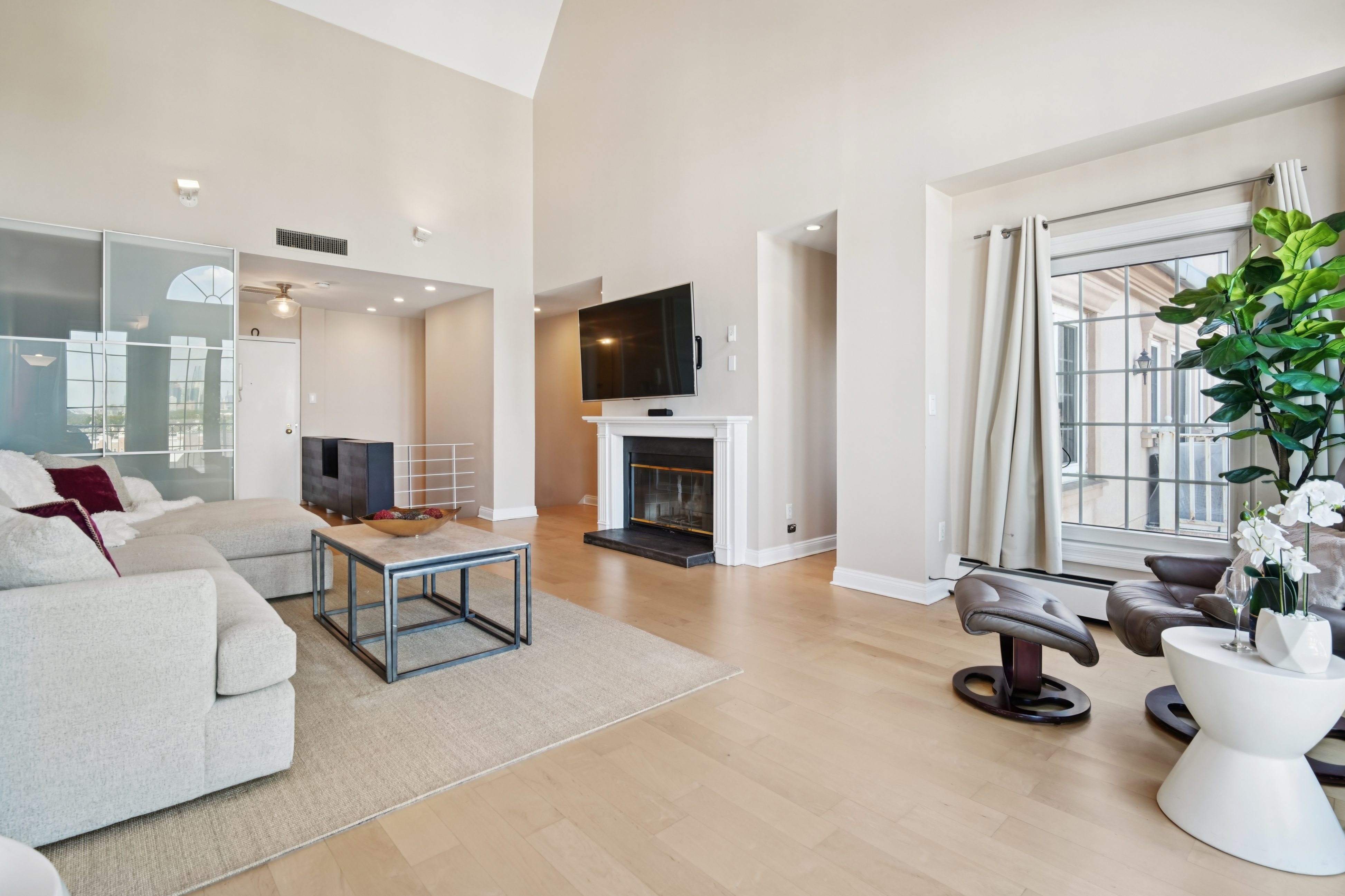 204 -52 Shearwater Court West 