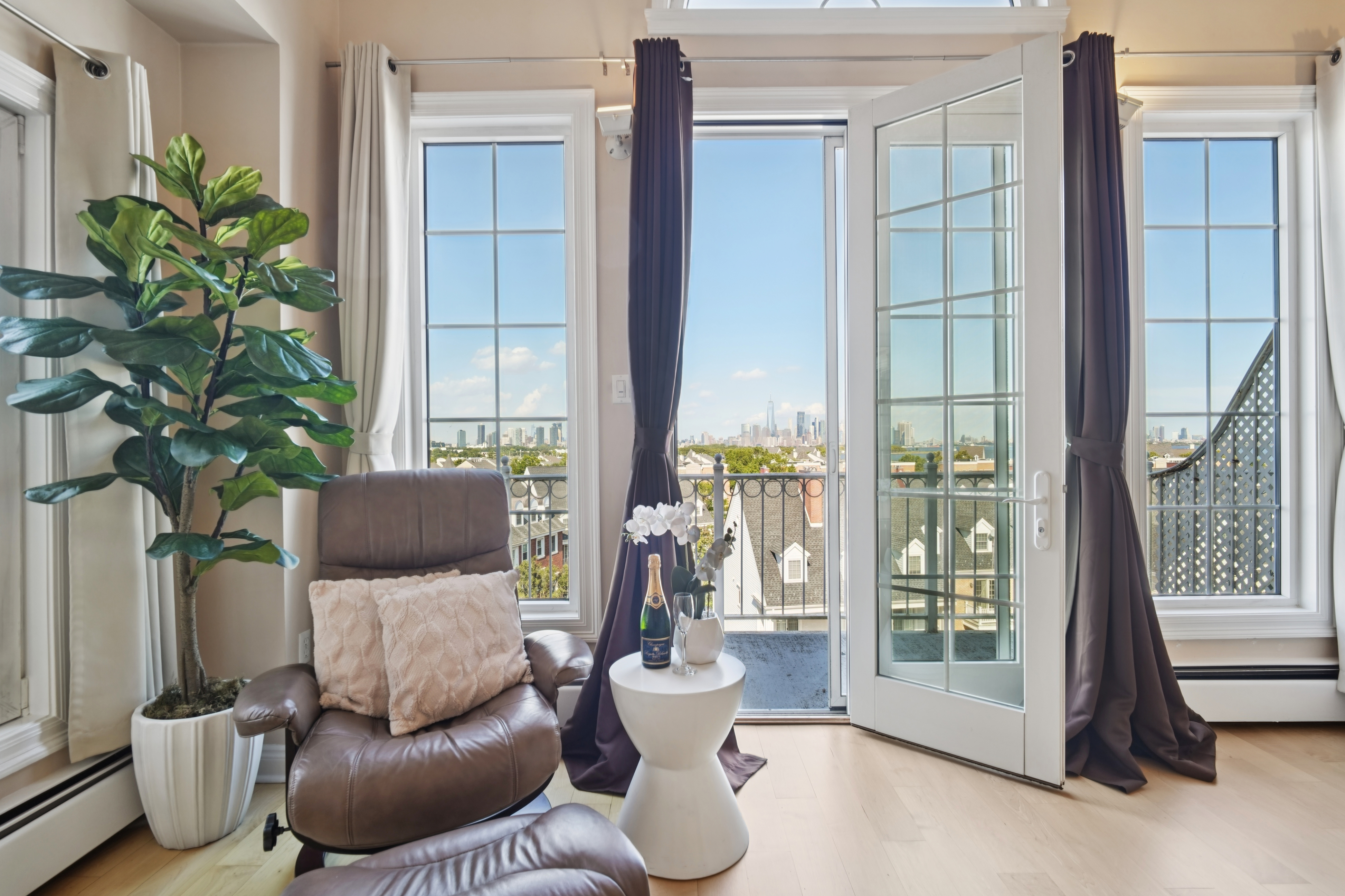 204 -52 Shearwater Court West 